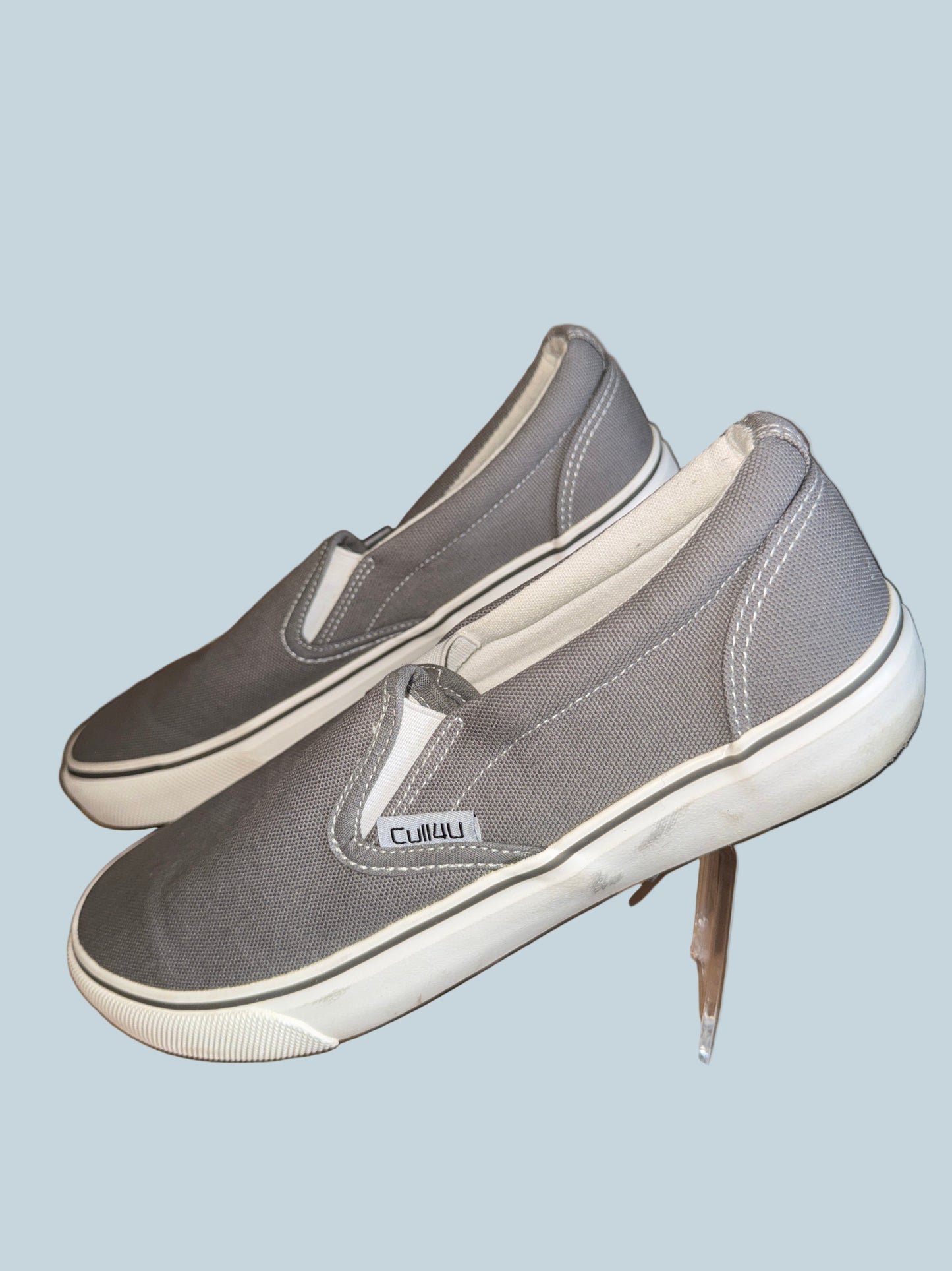 Cull4U Men Slipon Shoe Canvas. Second hand. Size 8.5