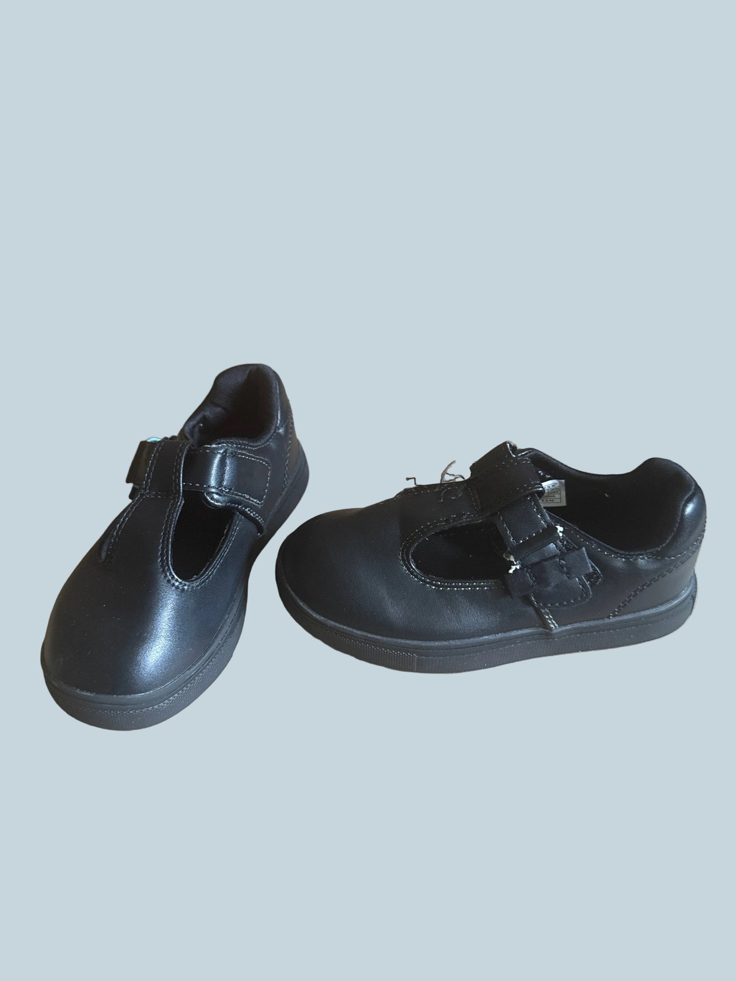 Dream Pairs Girls T-Strap Shoe Flat. Secondhand. Toddler Size 9
