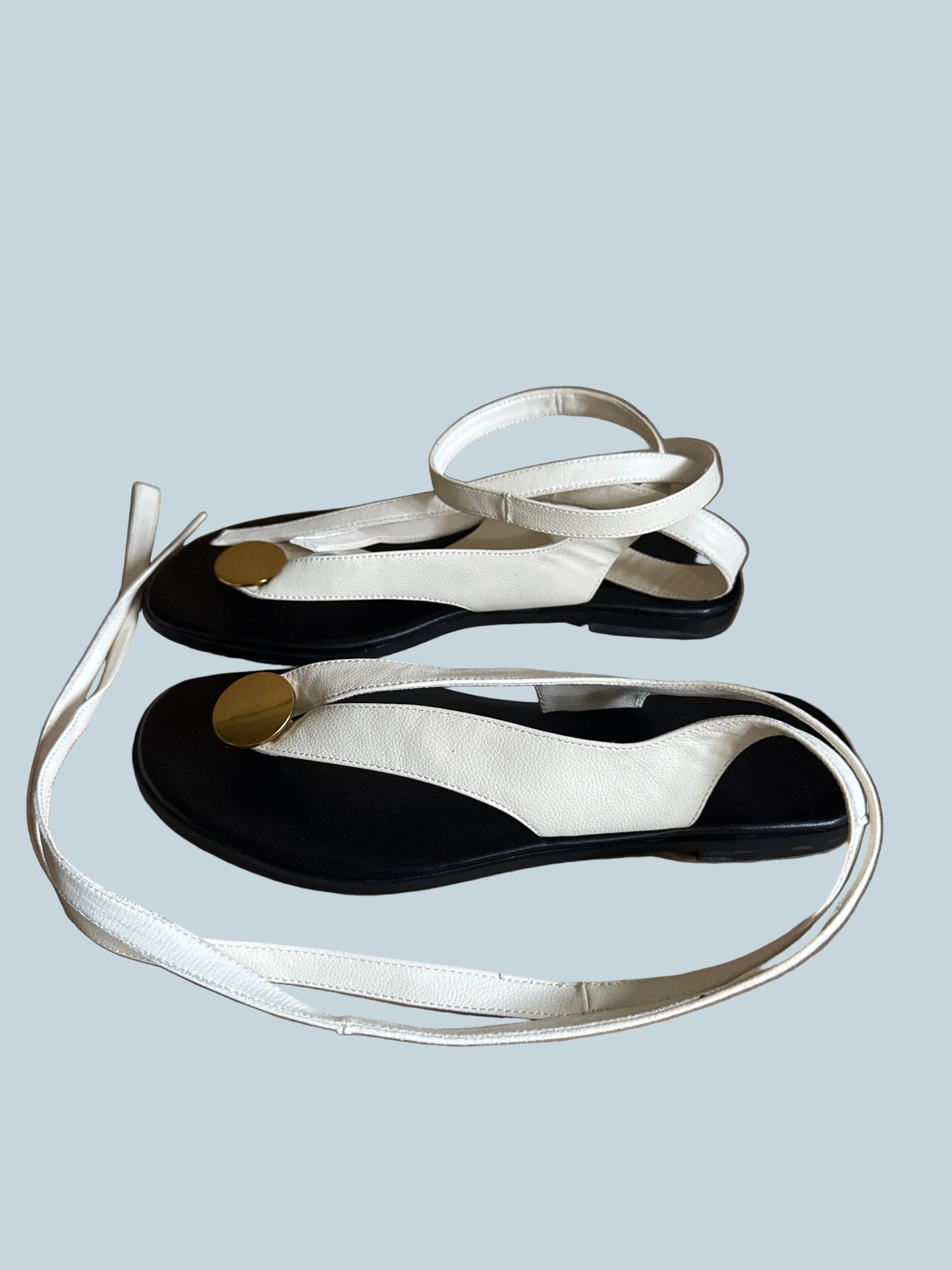 Women beach Shoe Sandals Flat. Like New. Size 9