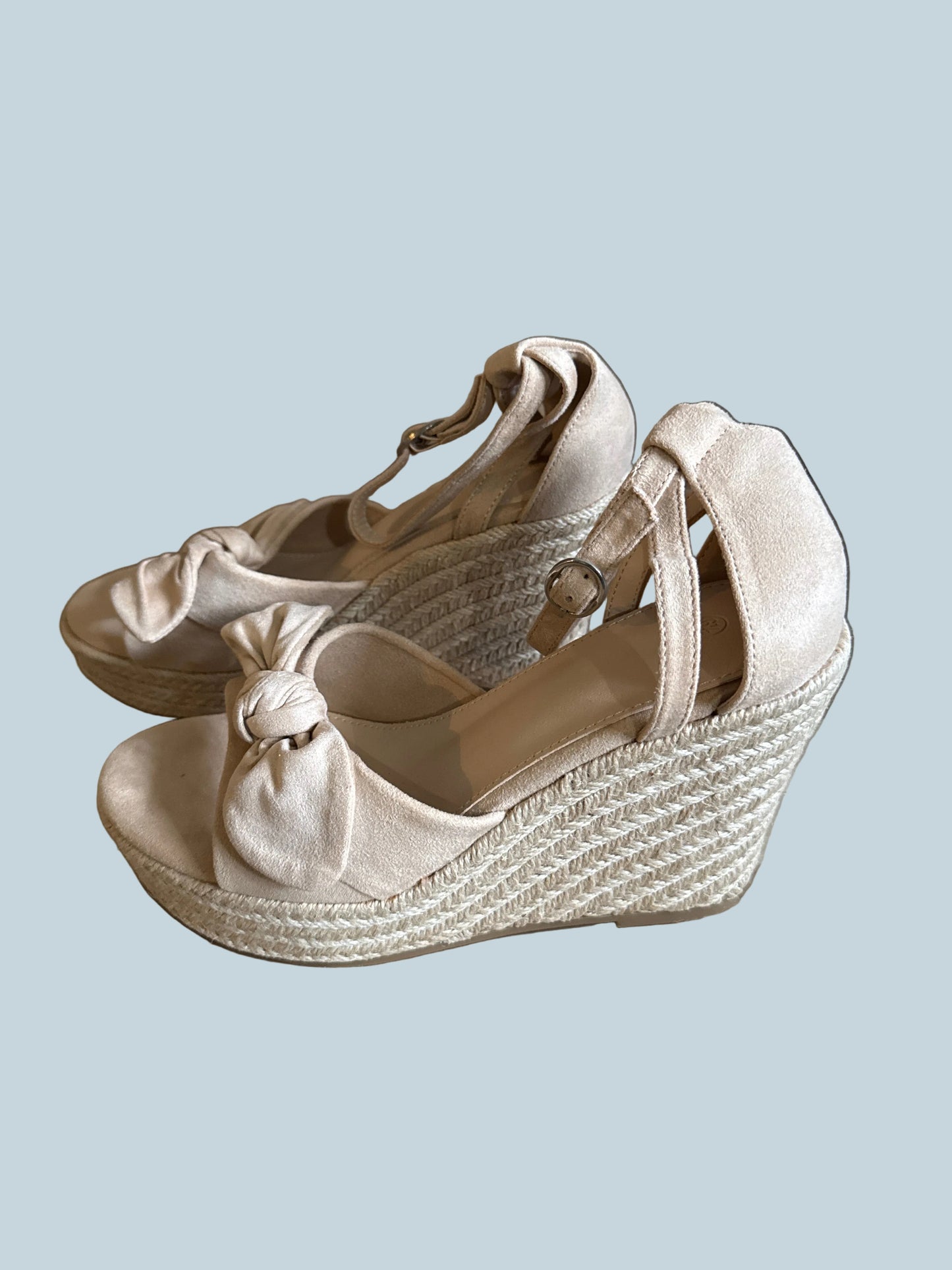 ZBY Women Espadrille Wedge Canvas. Like New. Size 6.5