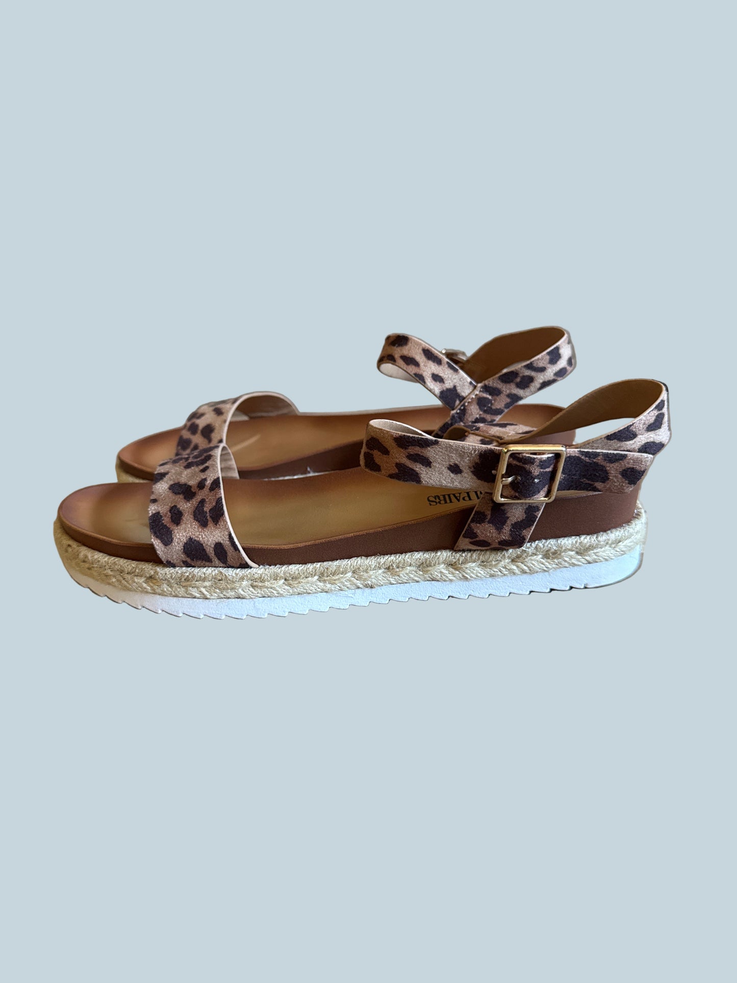Dreams Pair Women Flat Sandals. Like New. Size 8.5