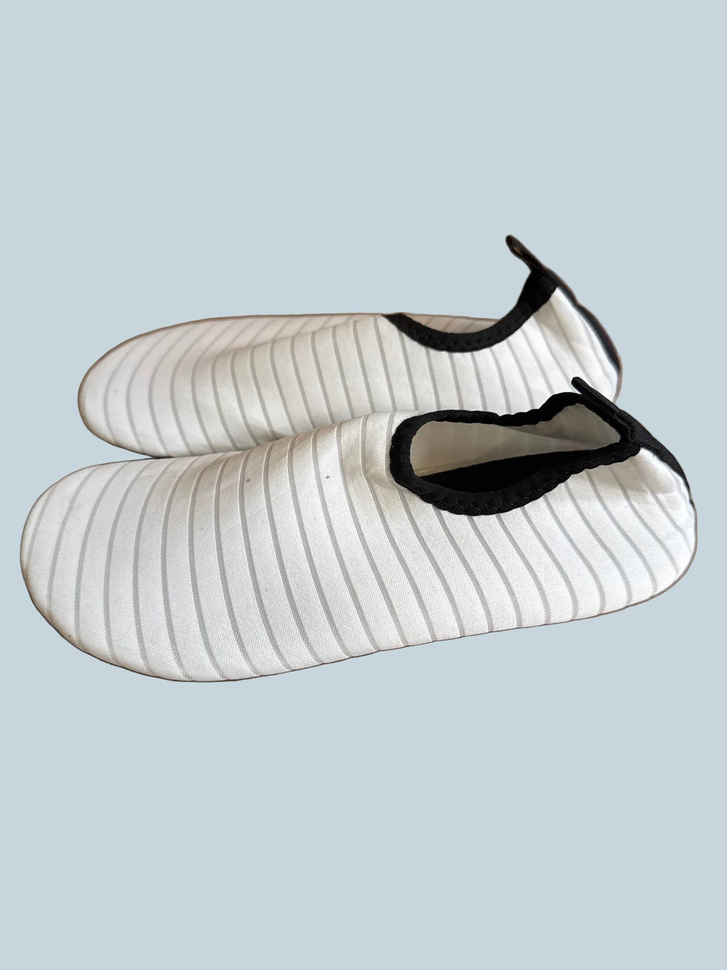 Simori Men Water Shoe. Like New. Size 6
