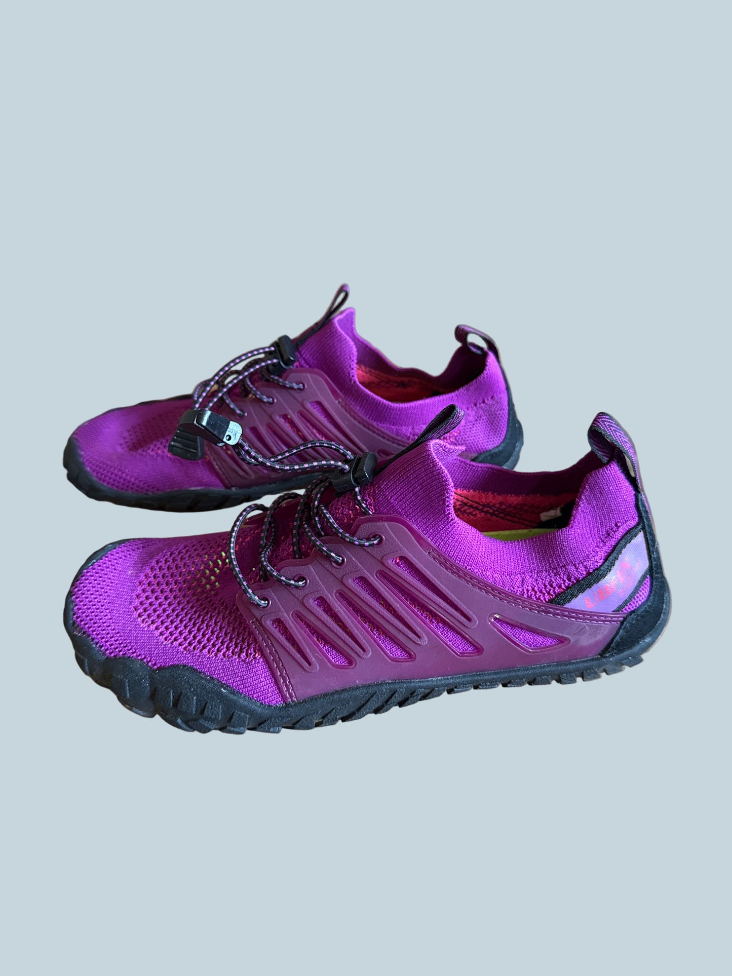 Women Hiking Shoe Sneakers. Secondhand. Size 38