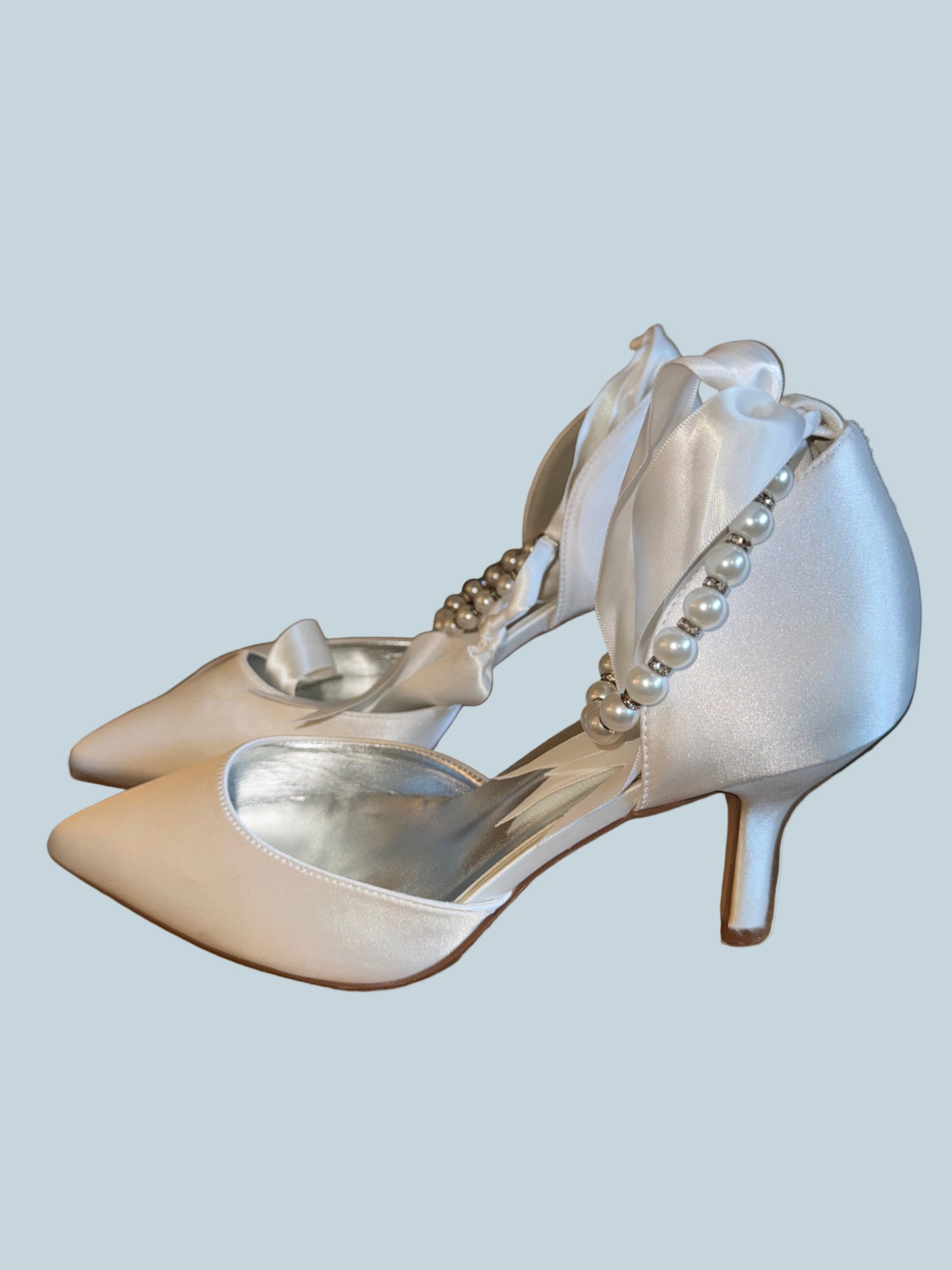 Women Kitten Heeled Pump Shoe. Like New. Size 40