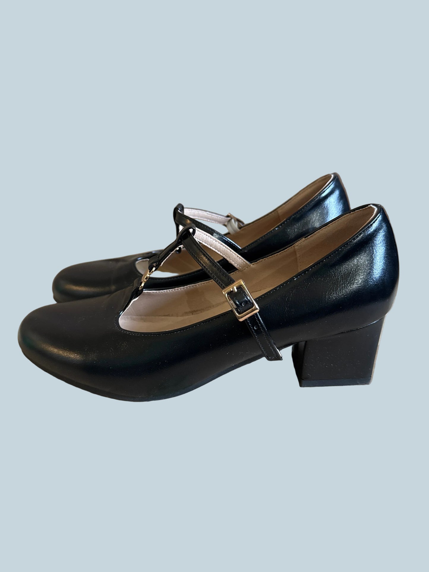 Women Block Heeled T-Strap Pump Shoe. Secondhand. Size 38