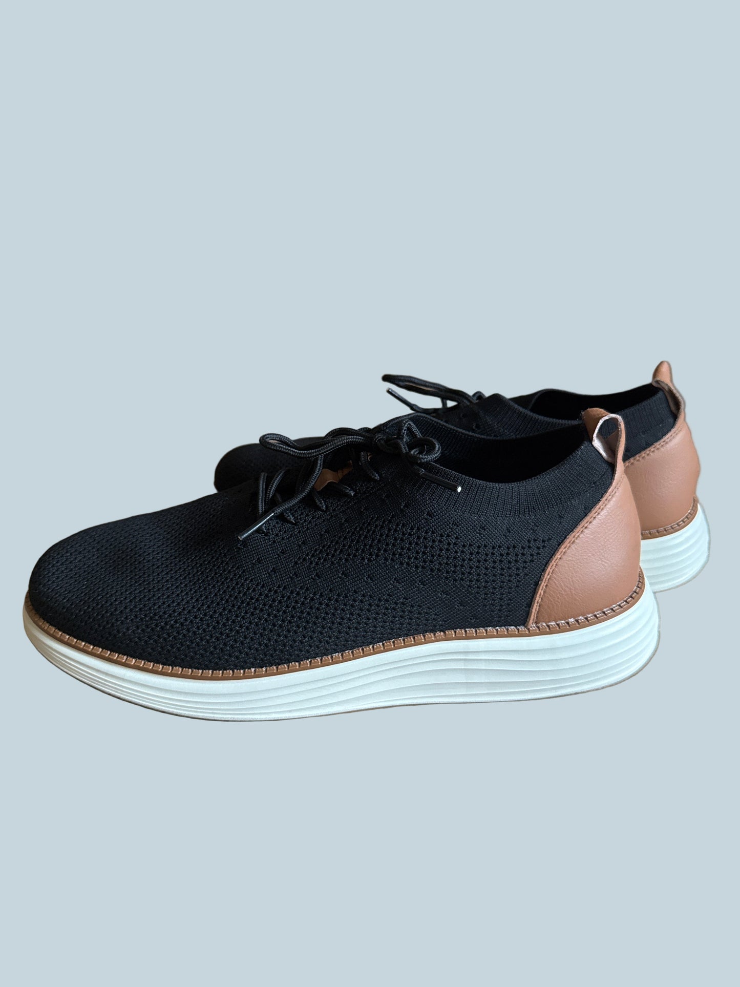 Vilocy Men Casual Walking Shoe. Like New. Size 44