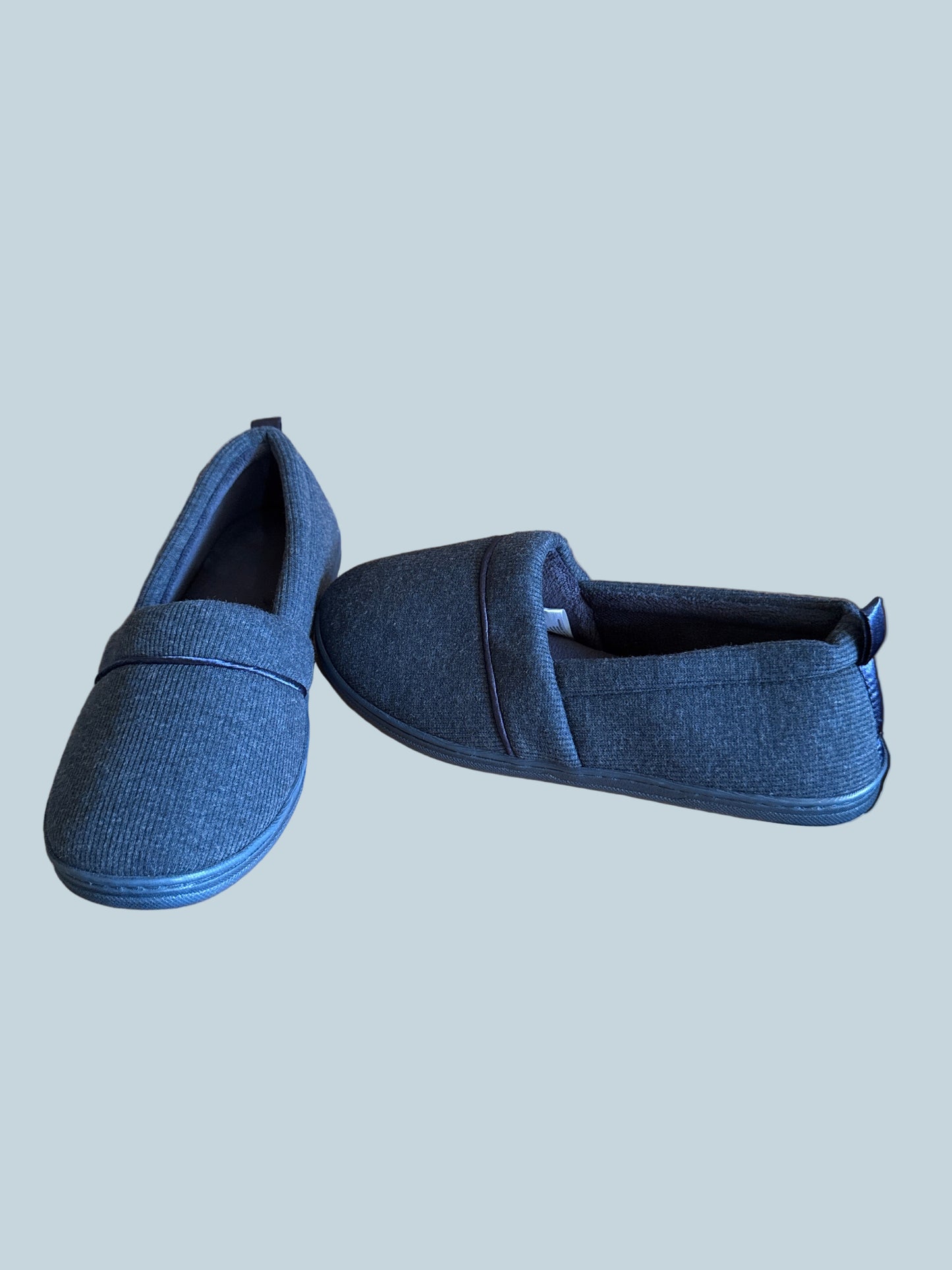 HomeTop Women Slipon Shoe Slippers. Like New. Size 7