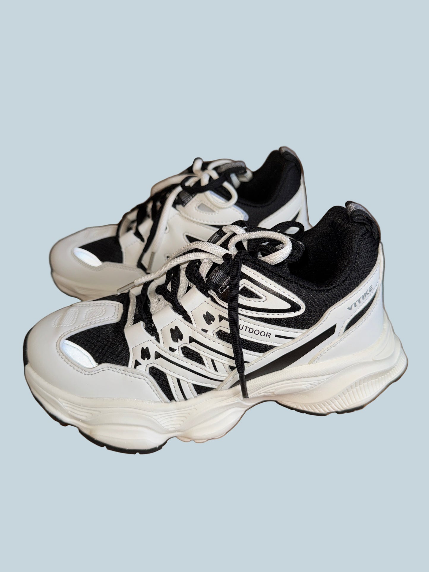 Vitikec Kids Girls Chunky sole Shoe Sneakers. Like New. Size 34