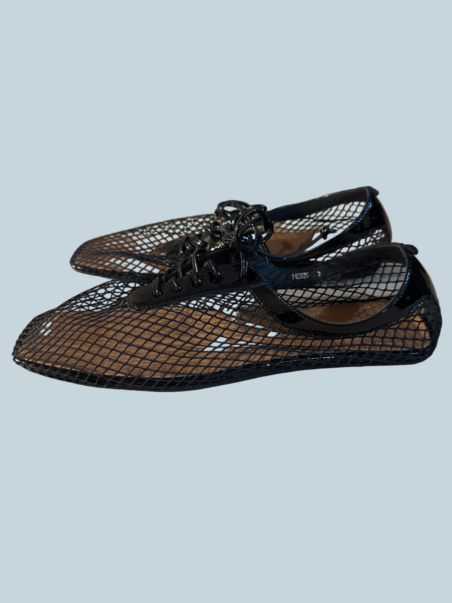 Vivian Women Mesh Net Flat Shoe. Like New. Size 9