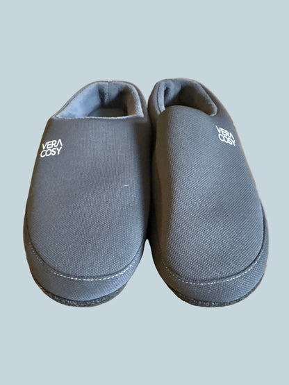 Vera cosy Men Women Slipon Shoe Slippers. Second hand. Size 9