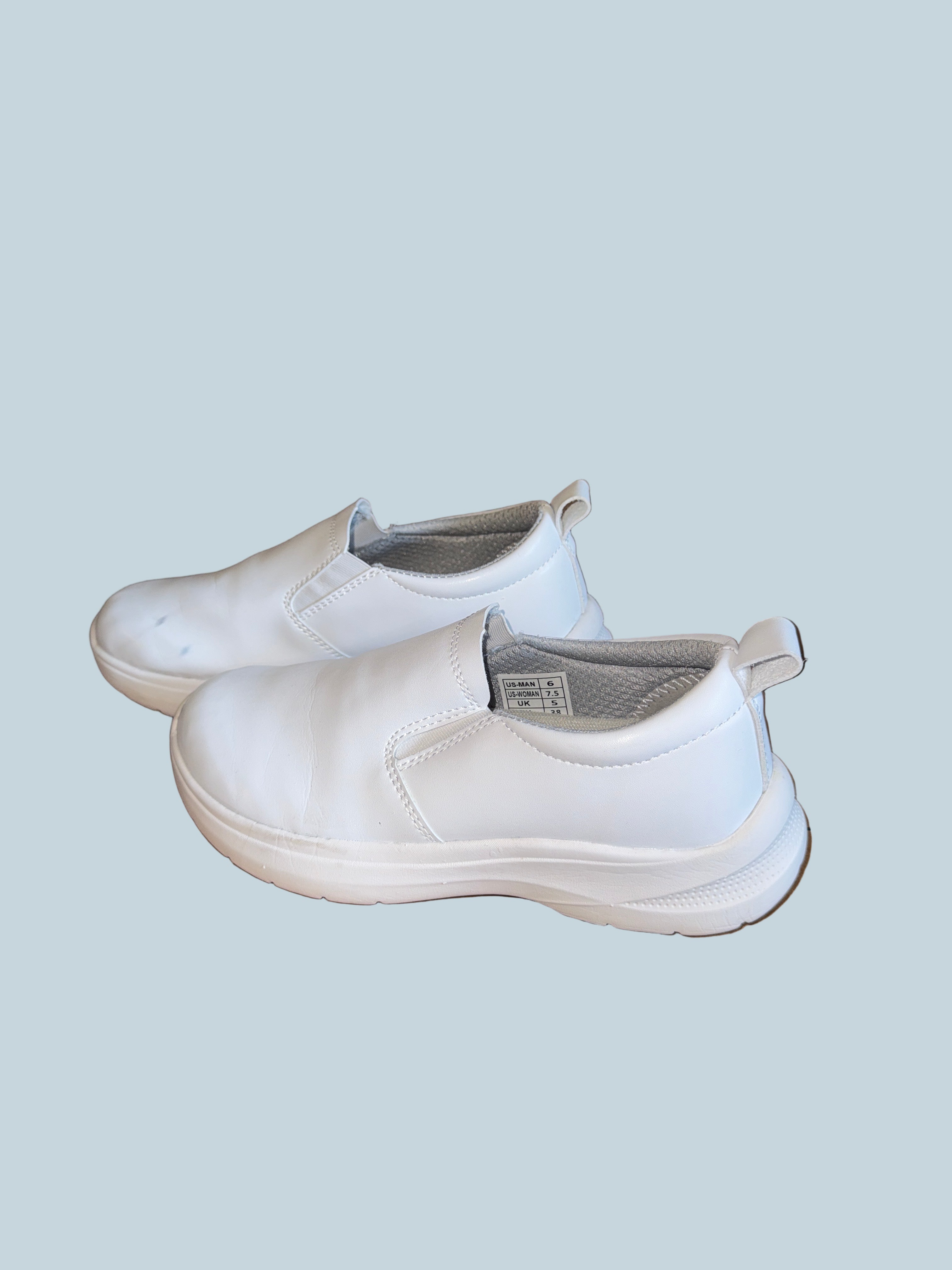 Women Slipon Walking Shoe. Second hand. Size 7.5