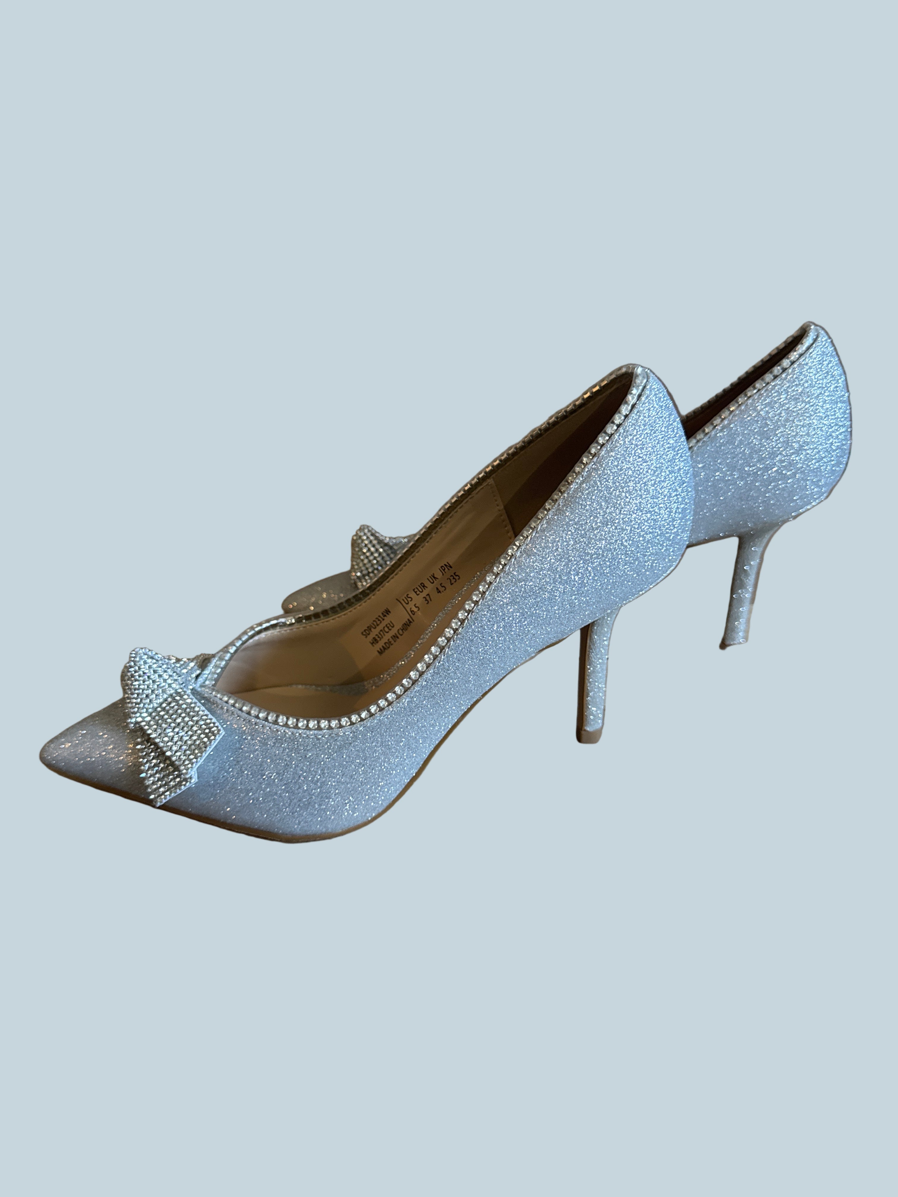 Dream Pair Women Sparkling Rhinestone Heeled Pump Shoe. Like New. Size 6.5