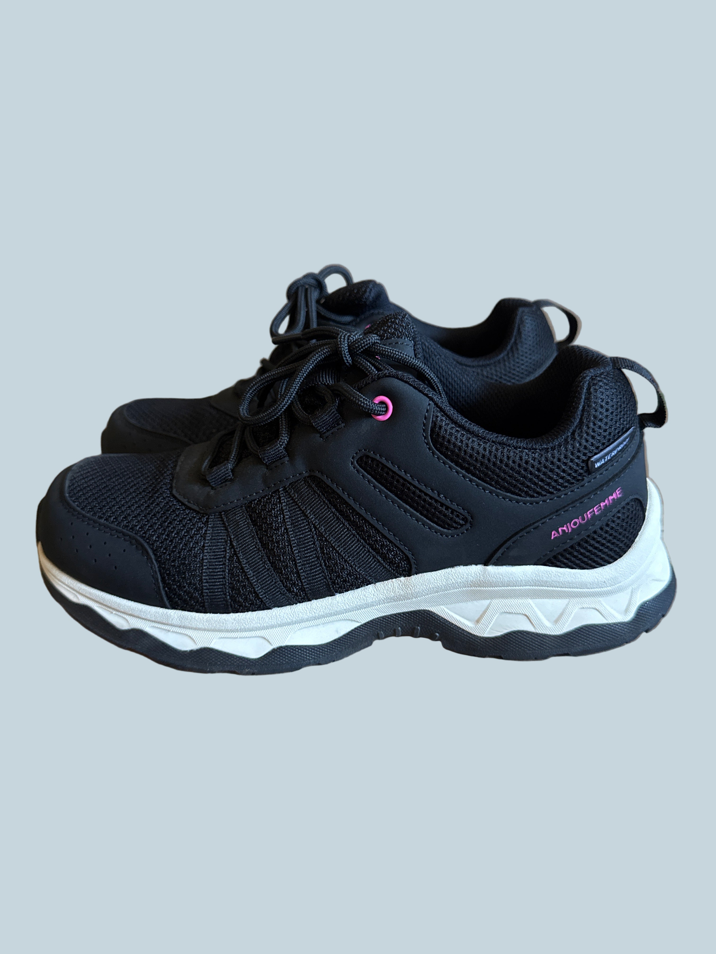 Anjoufemme Men Women Safety Shoe. Like New. Size 8