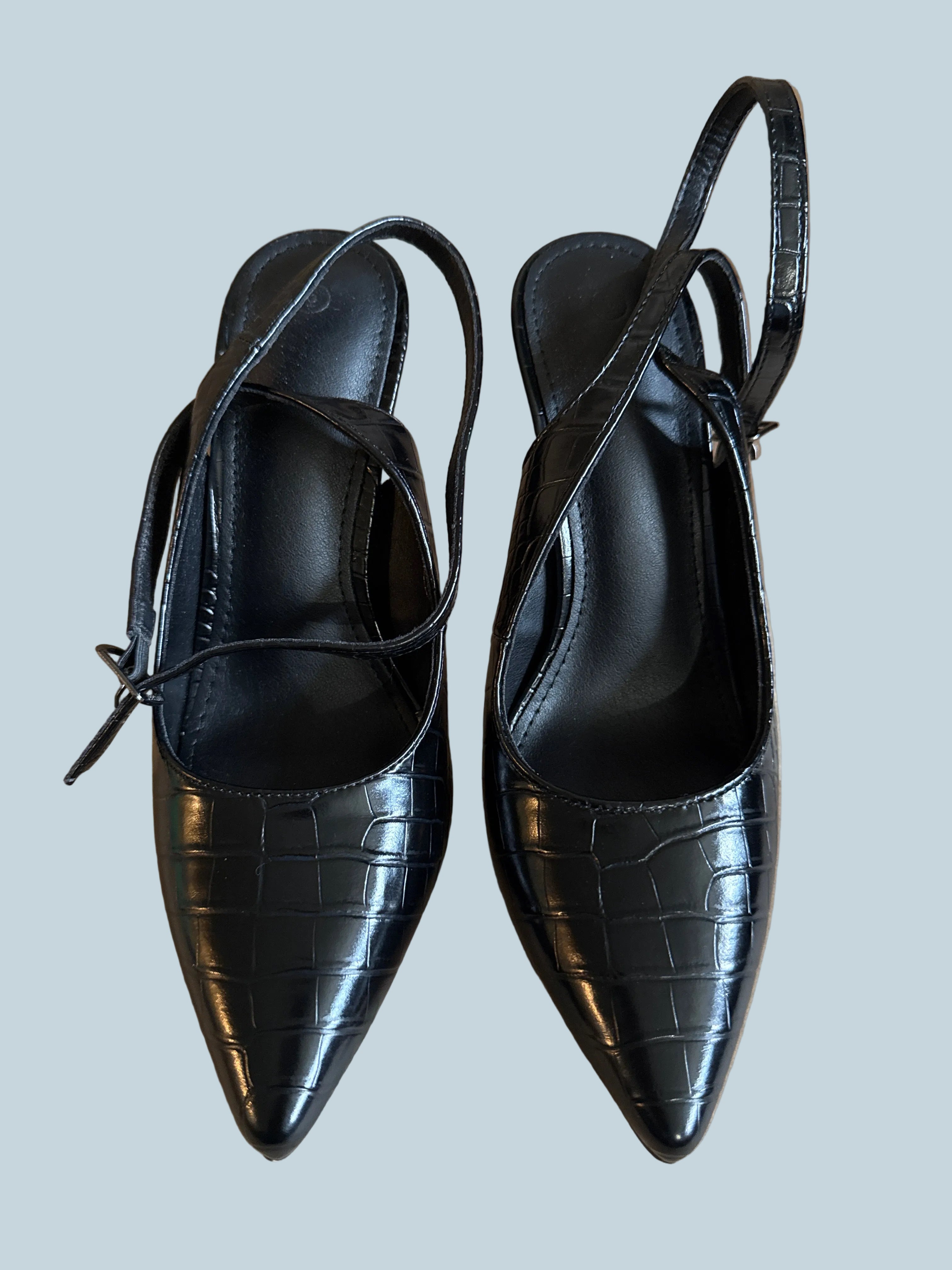 Women Heeled Slingback Pump. Like New. Size 6