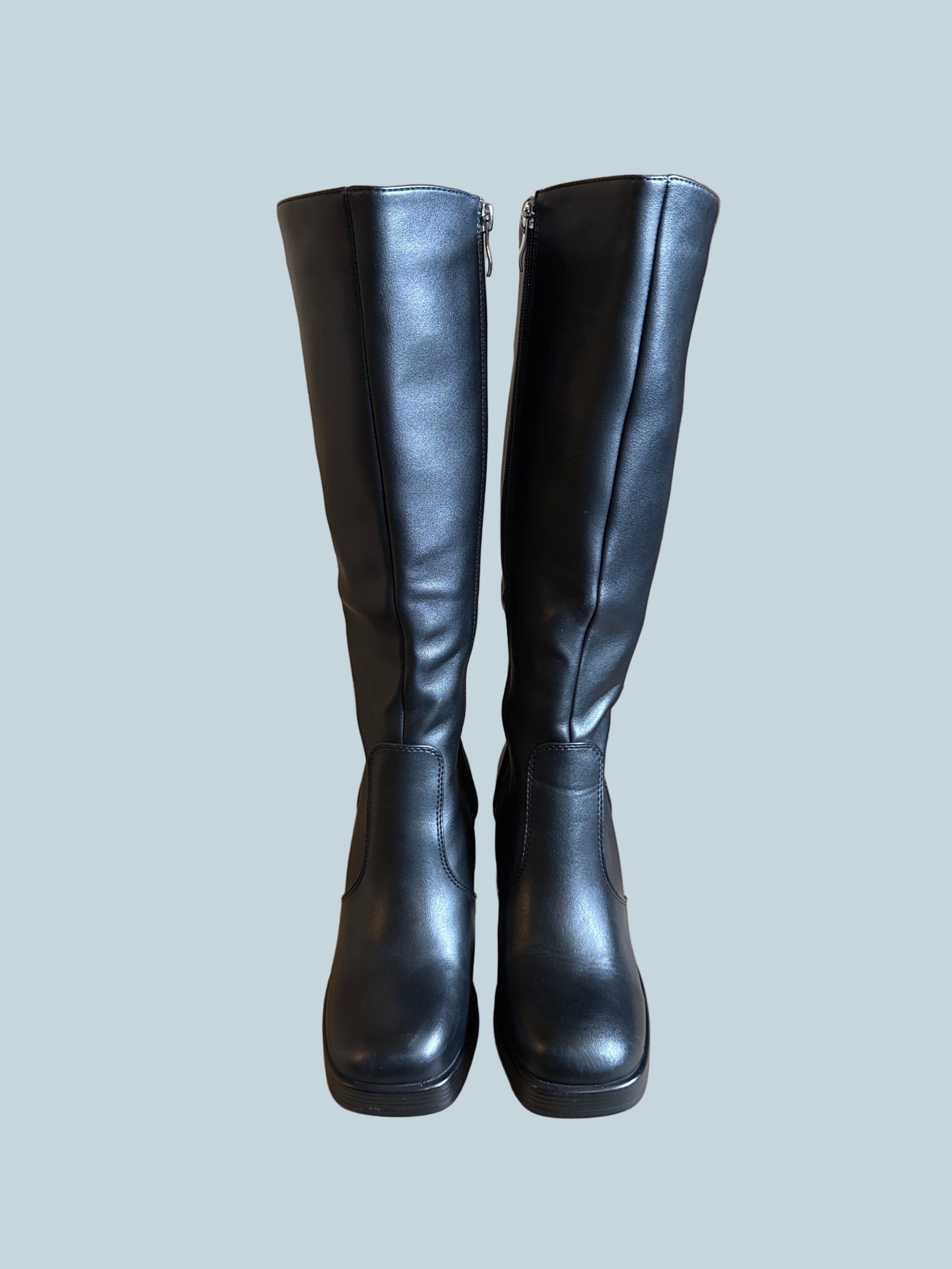 Women Knee-high boot. Secondhand. Size 36