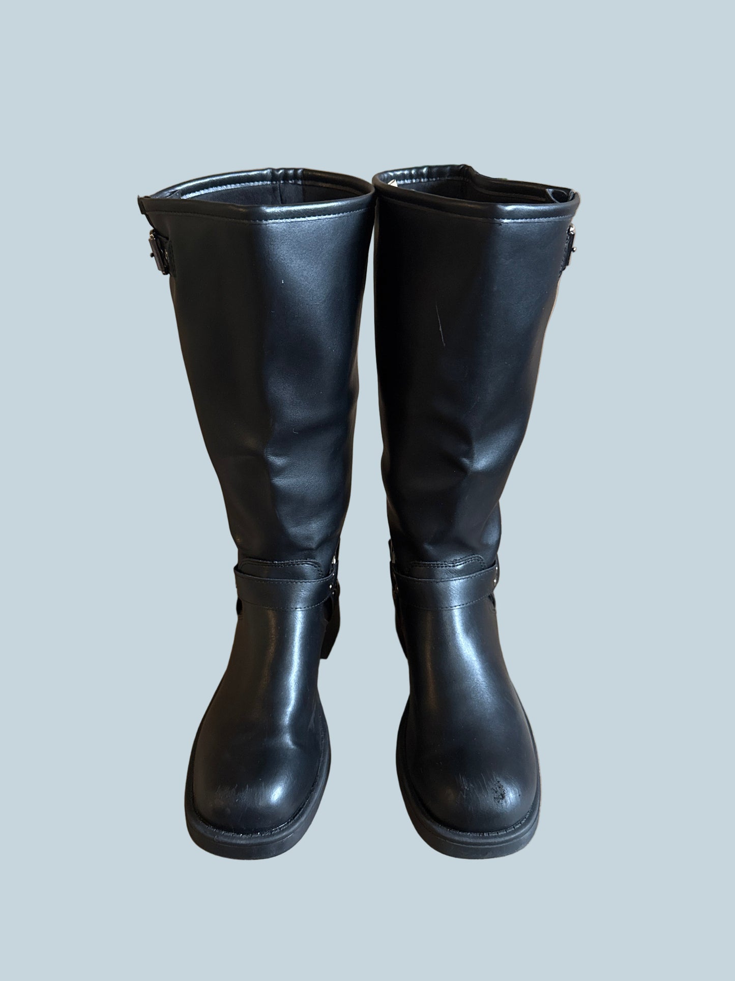 Women Fashion Knee-high boot. Secondhand. Size 8