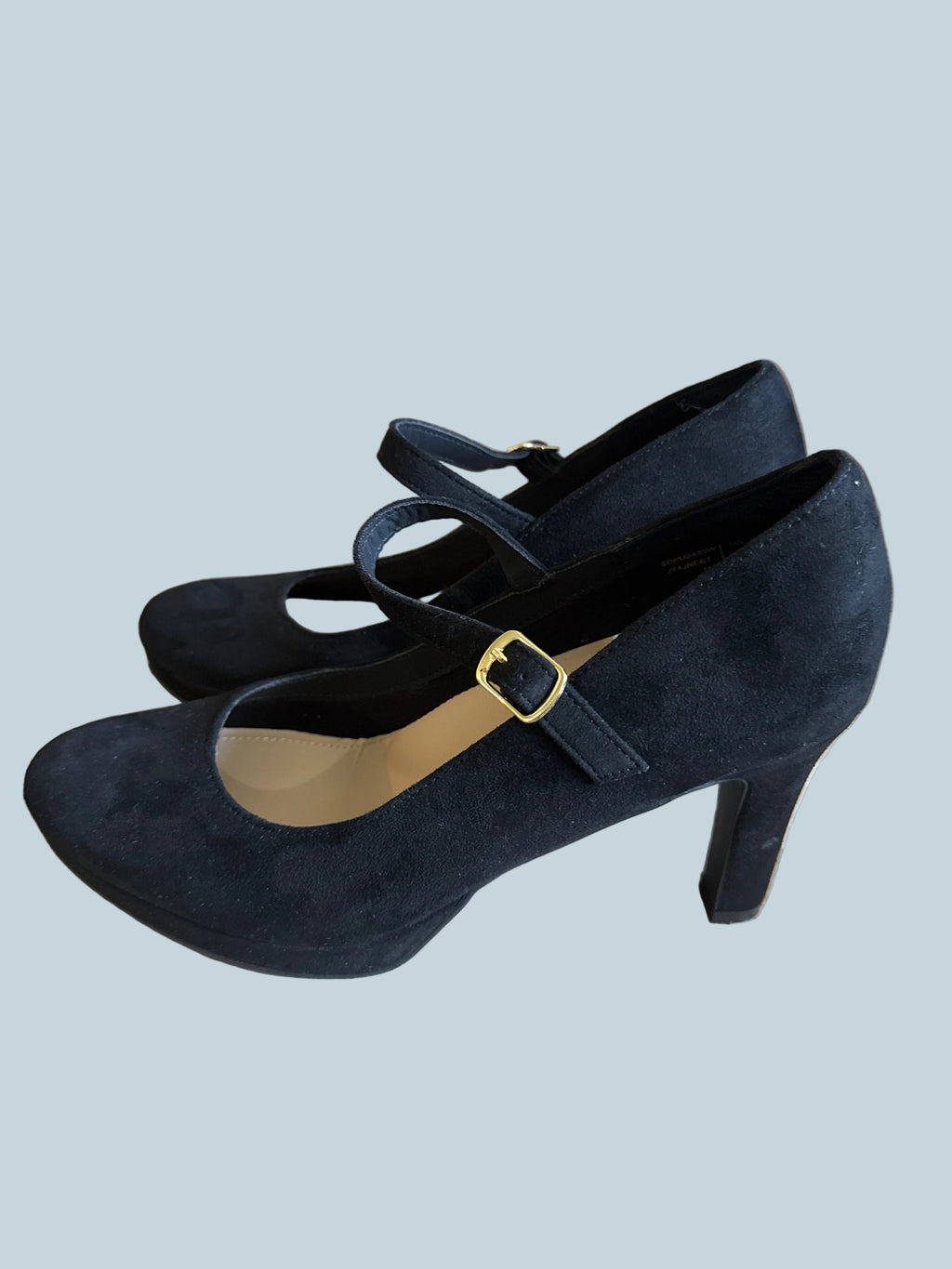 Dream Pairs Women heeled pump shoe. secondhand. Size 9