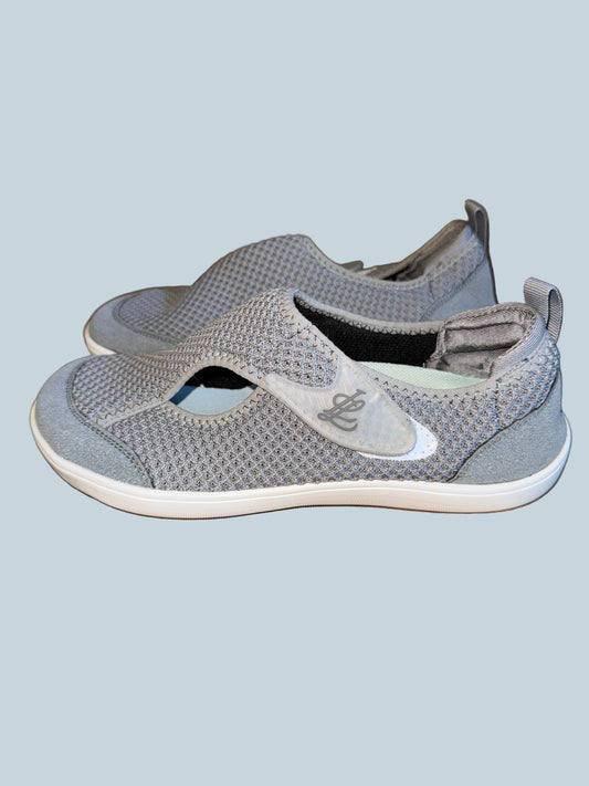 Men Athletic Walking Shoe. Like New. Size 41