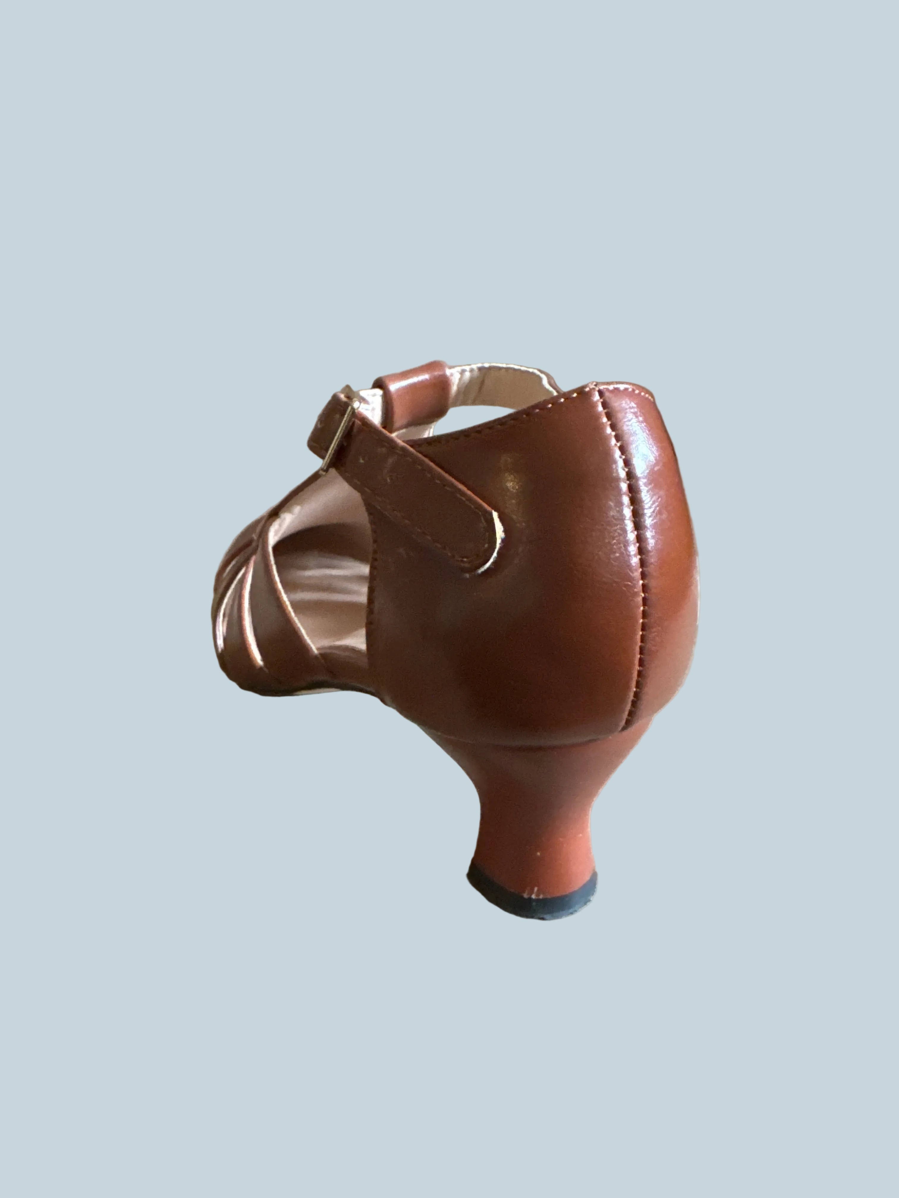 Coutgo Women kitten Heeled T-Strap. Secondhand. Size 9