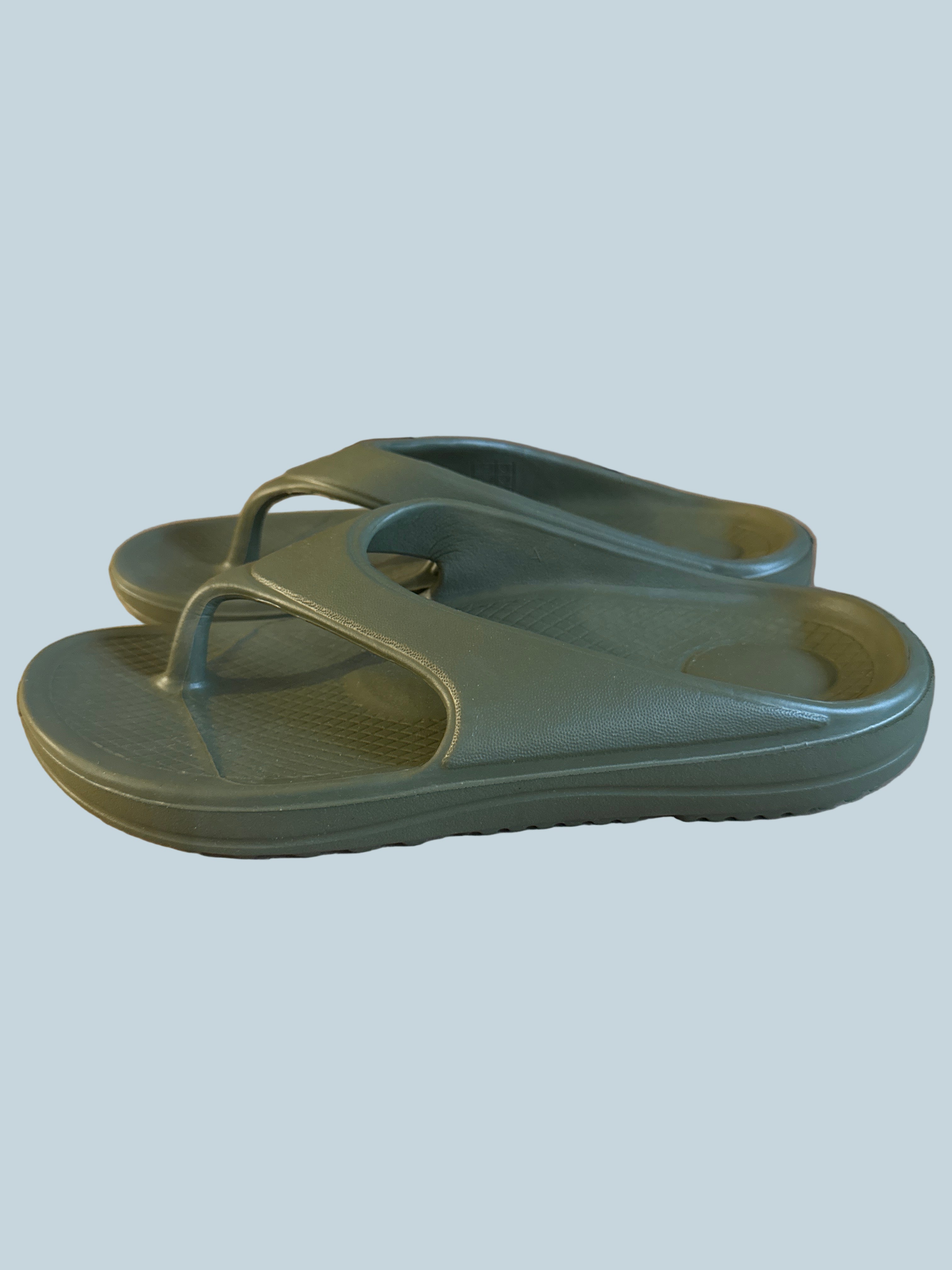 Men Women Slide Shoe sandals . Like New. Size 40