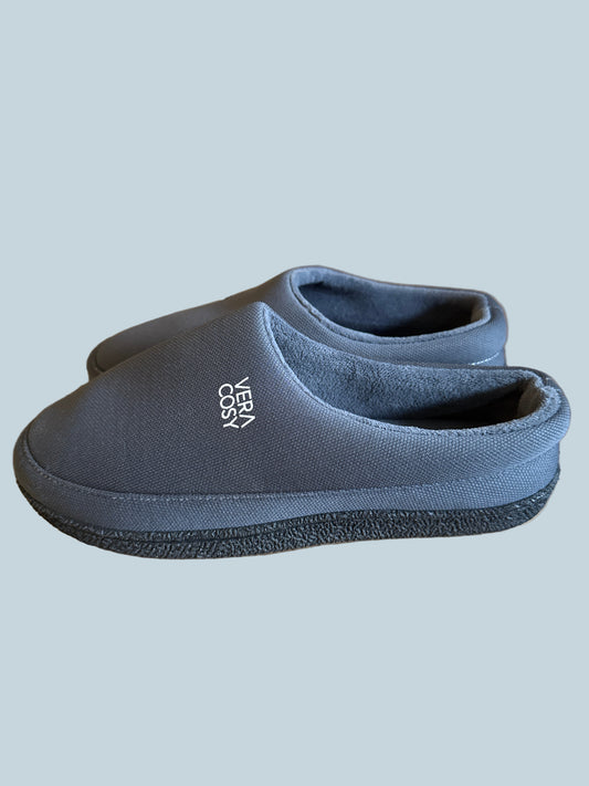 Vera cosy Men Women Slipon Shoe Slippers. Second hand. Size 9