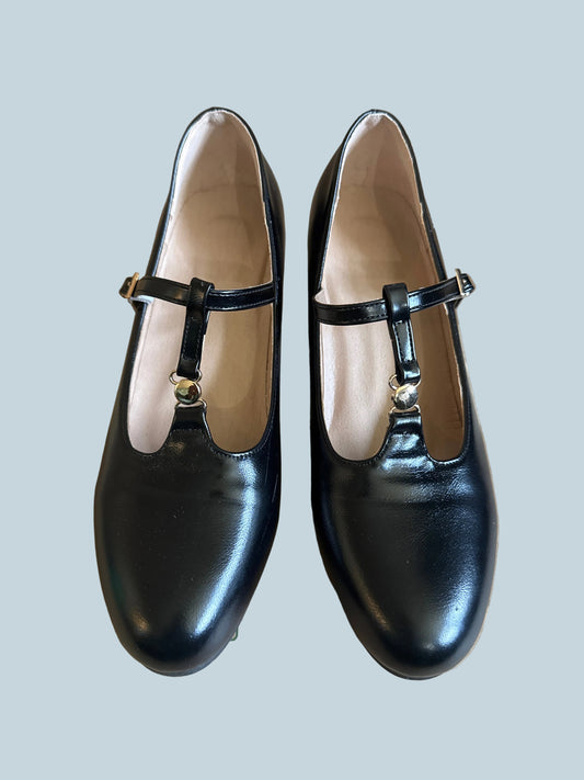 Women Block Heeled T-Strap Pump Shoe. Secondhand. Size 38