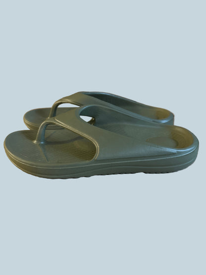 Men Women Slide Shoe sandals . Like New. Size 40