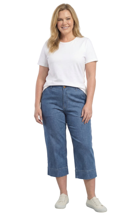 Women’s Lightweight Straight Leg Casual Denim Capri Pants in Cotton Blend Fabric