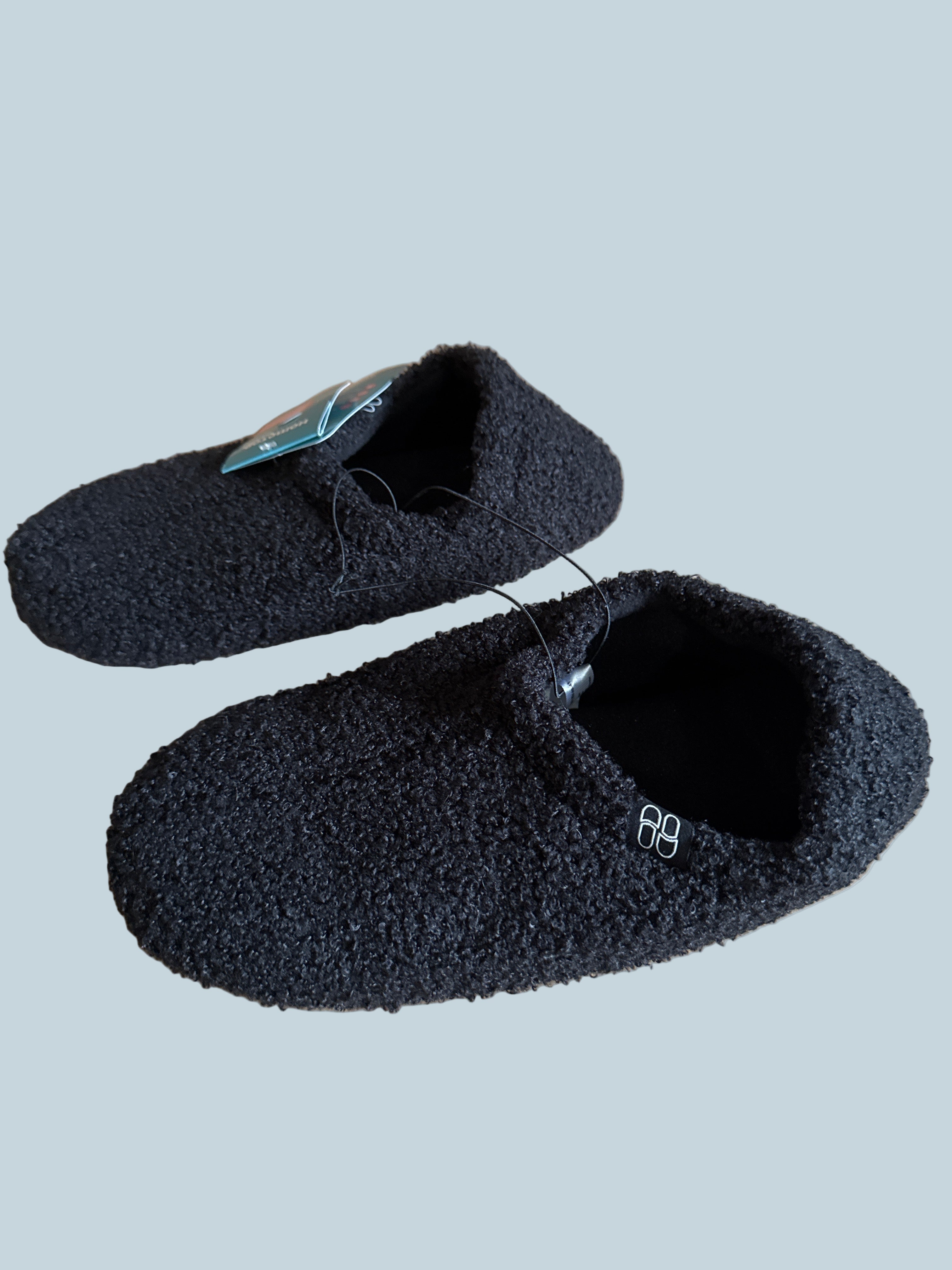 Hometop Men Slipon Shoe Slippers. Like New. Size 40-41