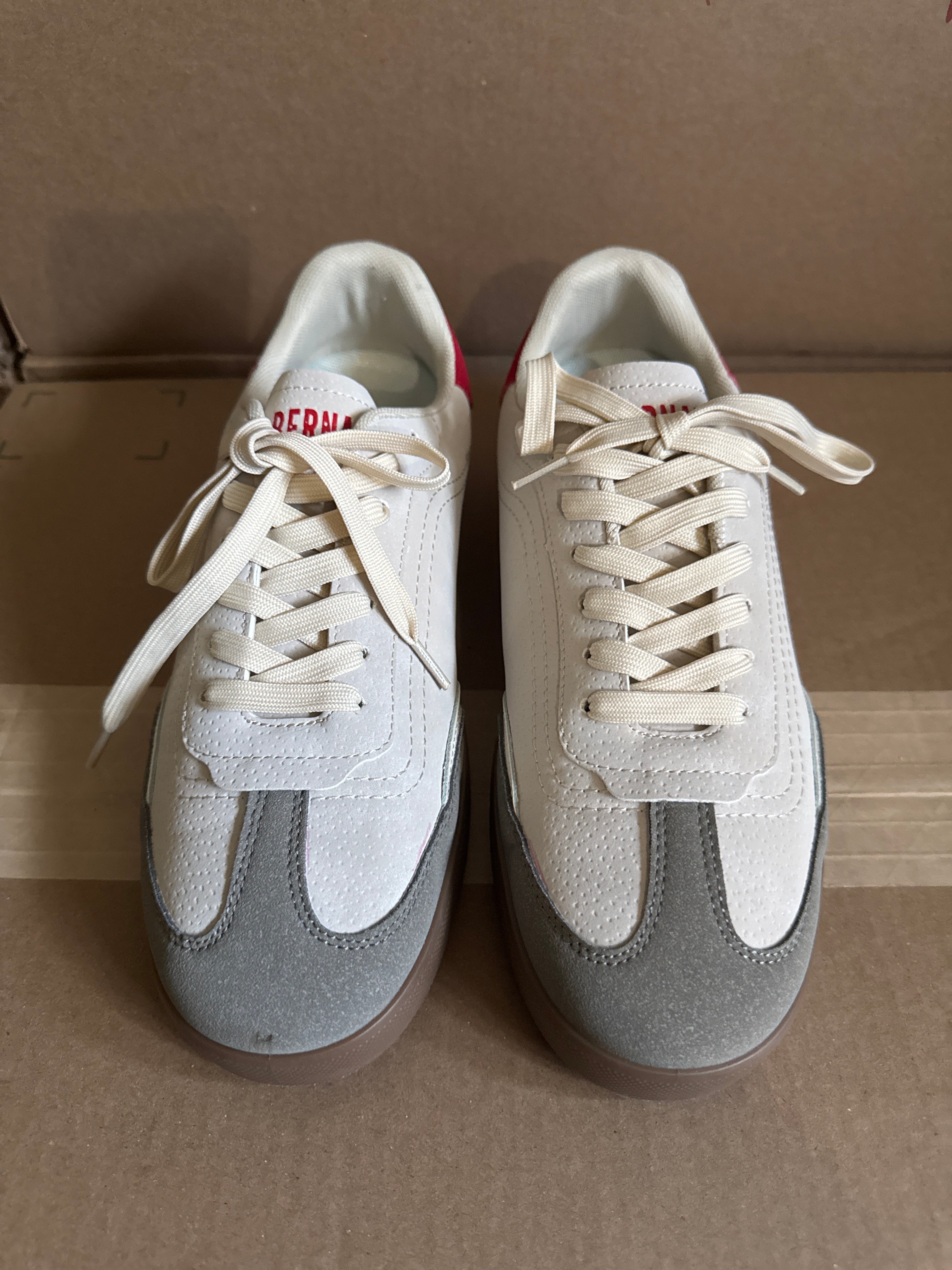 Bernal Men Casual Shoe Sneakers . Like New. Size 8