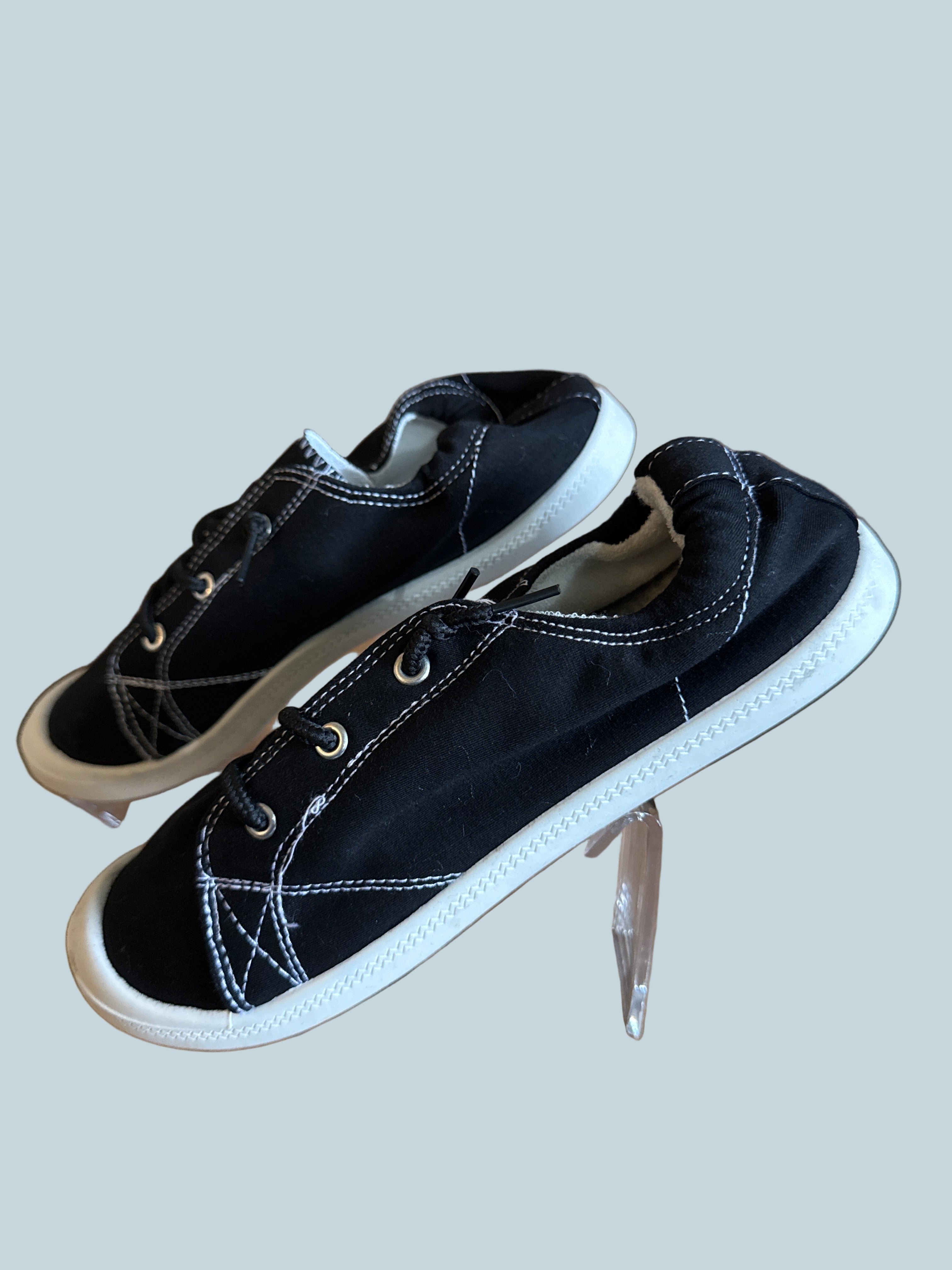 Lxuan Men Women Slipon Shoe Canvas. Like New. Size 8