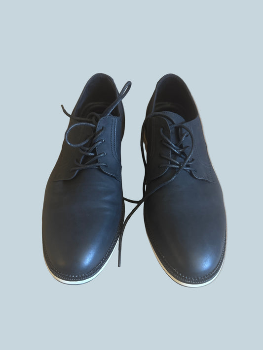Merido Men Dress Shoe. Like New. Size 10.5