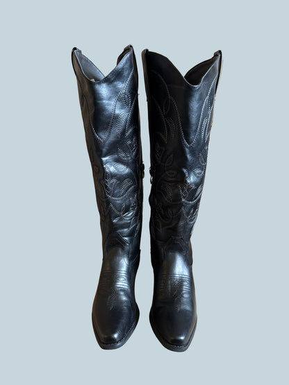 Dream Pairs Women Knee High Cowboy Boot. Secondhand. Size 8