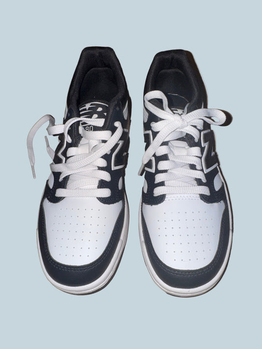 New Balance. Athletic Men Women Like New. Size 7