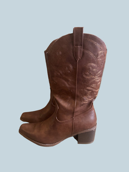 Dream Pairs Women Mid Calf Cowboy boot. Like New. Size 7