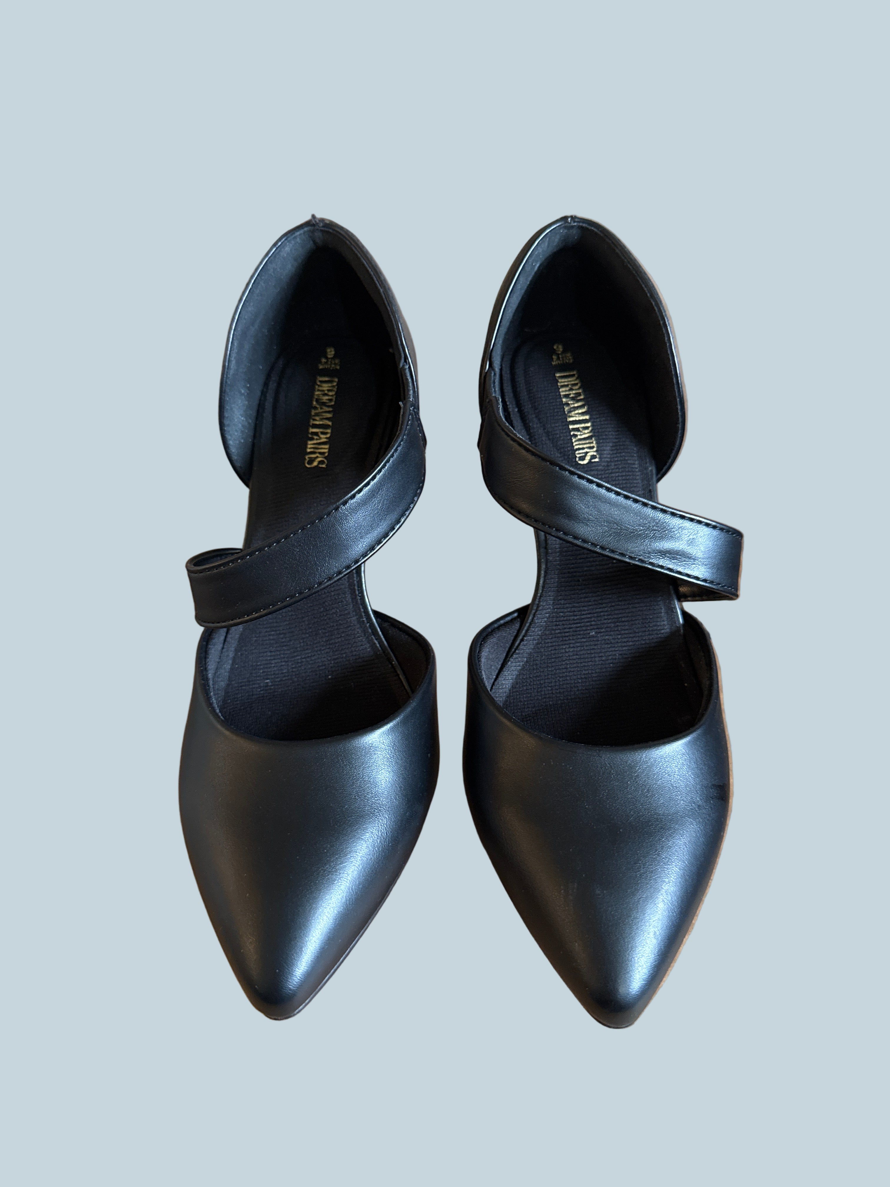 Dream Pairs Women Kitten Heeled Pump Shoe. Like New. Size 6