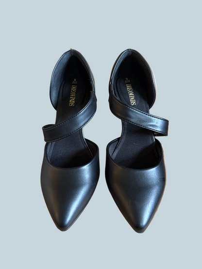 Dream Pairs Women Kitten Heeled Pump Shoe. Like New. Size 6