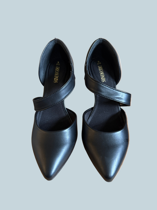 Dream Pairs Women Kitten Heeled Pump Shoe. Like New. Size 6