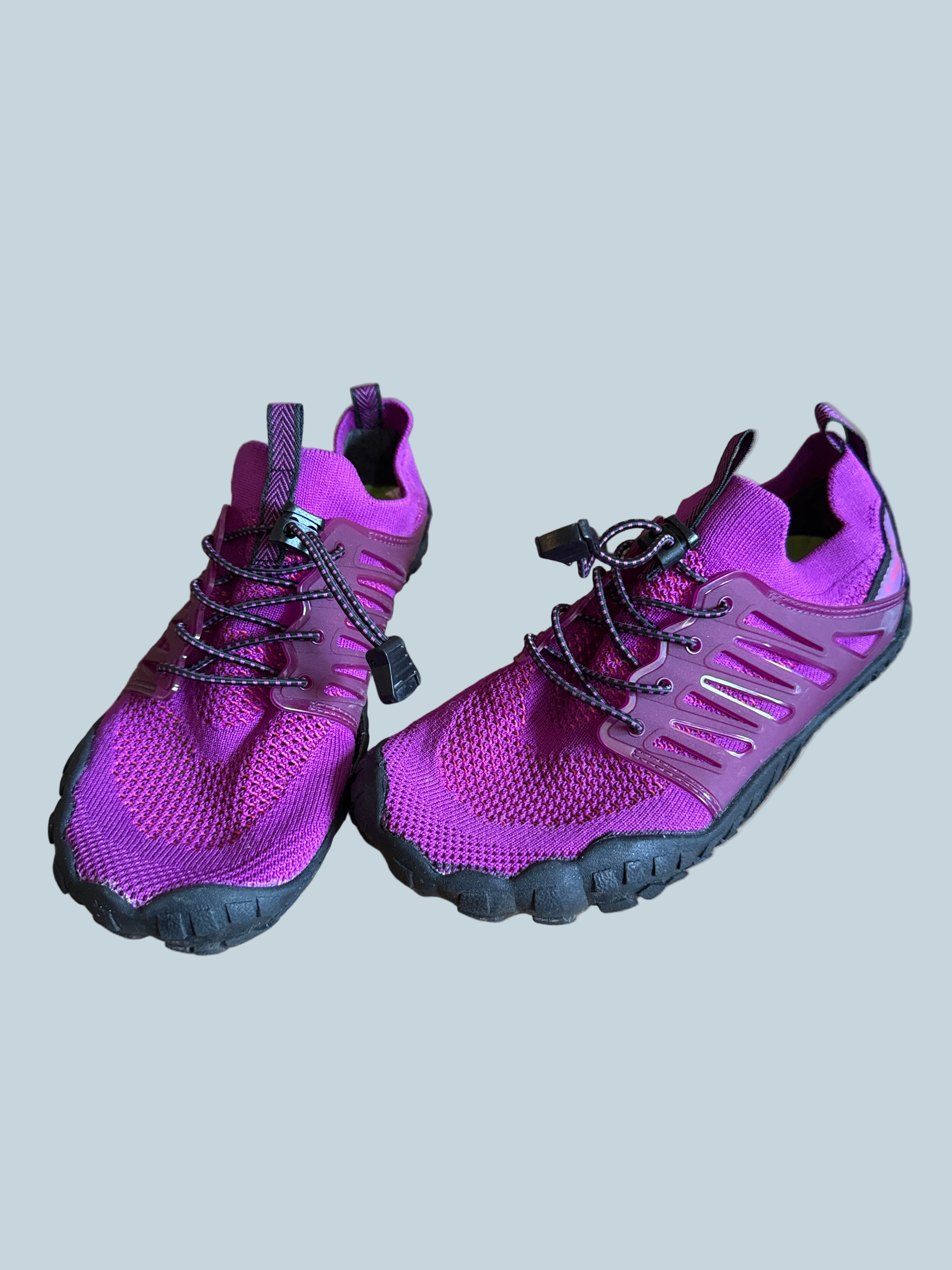 Women Hiking Shoe Sneakers. Secondhand. Size 38