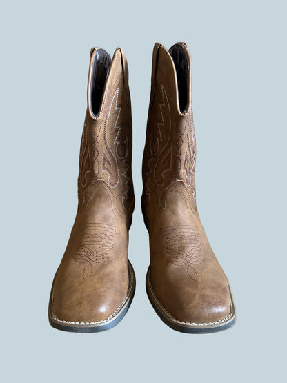 IUV Men Mid Calf Cowboy Boot. Secondhand. Size 9.5