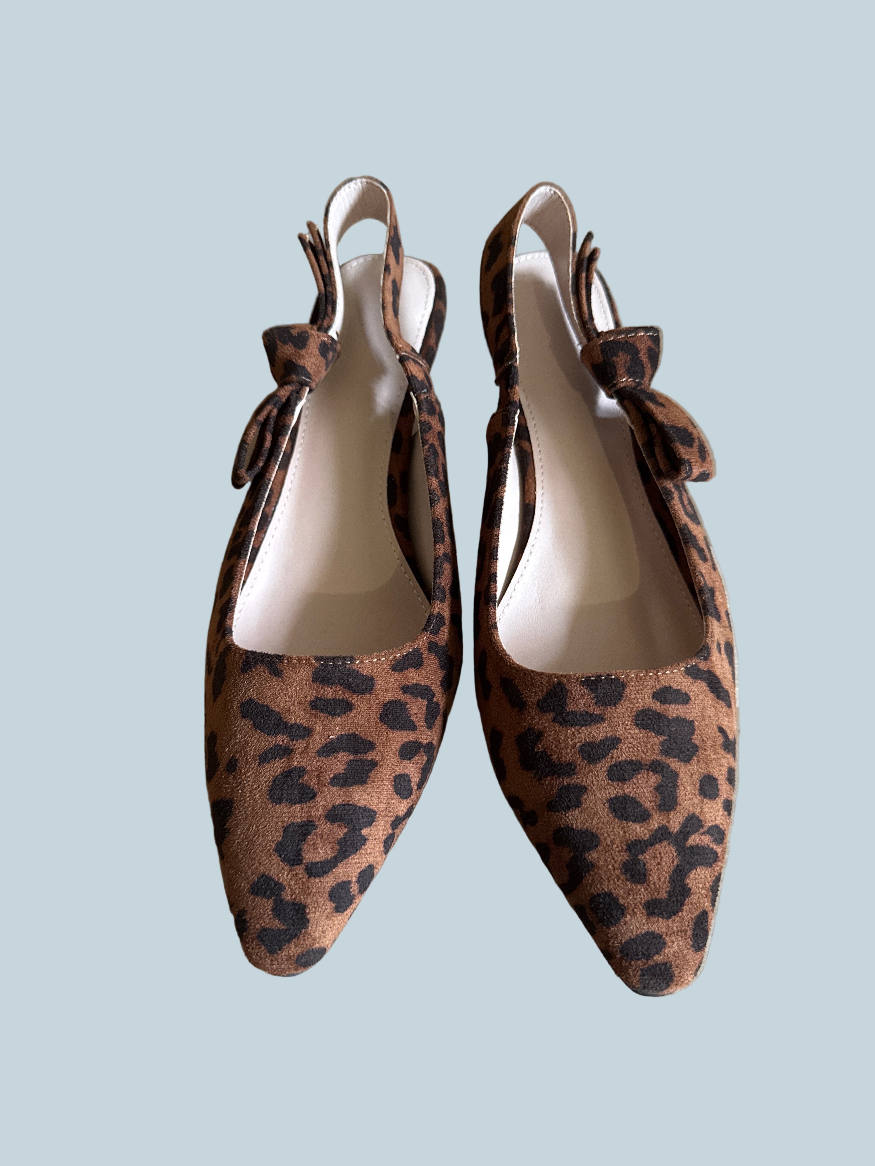 Women Kitten Heeled Slingback Pump Shoe. Like New. Size 9