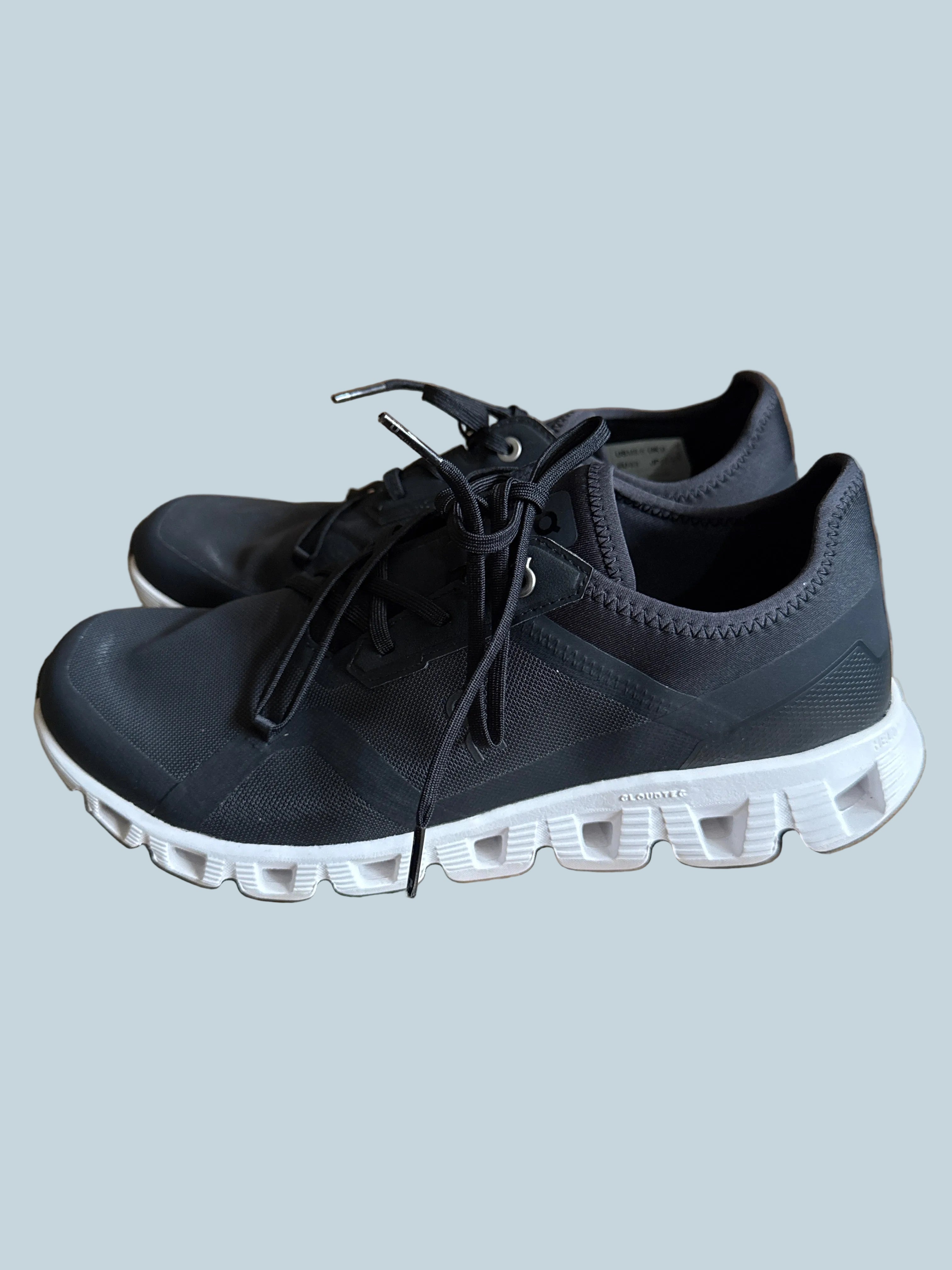 QC. Men Women Walking/ Running Shoe. Size 9.5