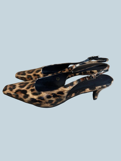 Coutgo Women Kitten Heeled Slingback pump. Size 7.5