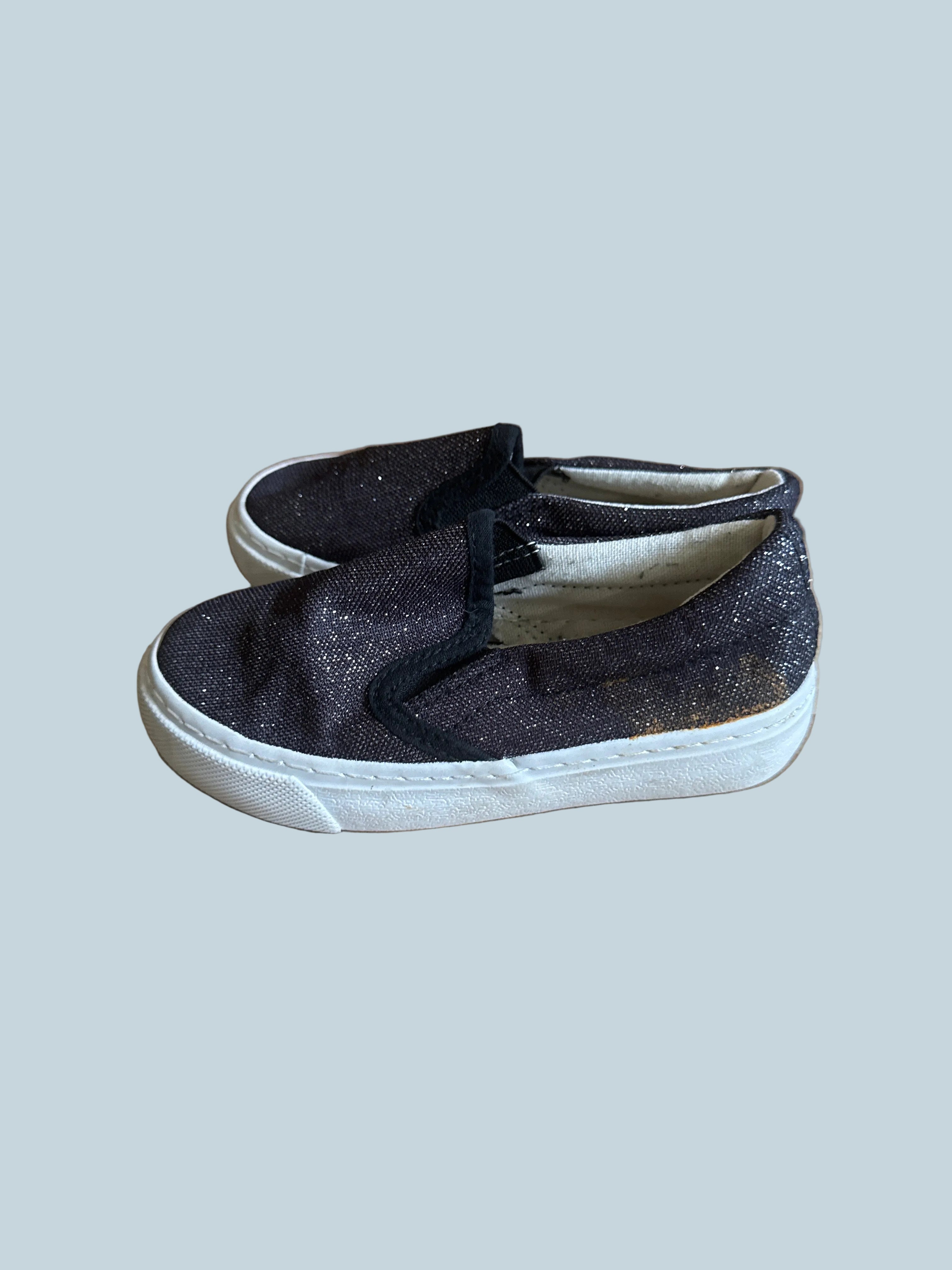 Slip-on Girls Shoe Flat. Like New. Toddler Size 9