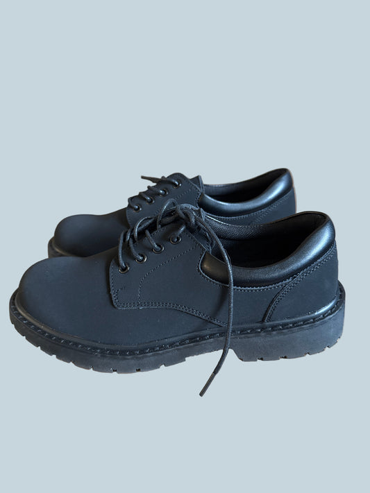 IUY Women Oxford shoe. Like New. Size 41