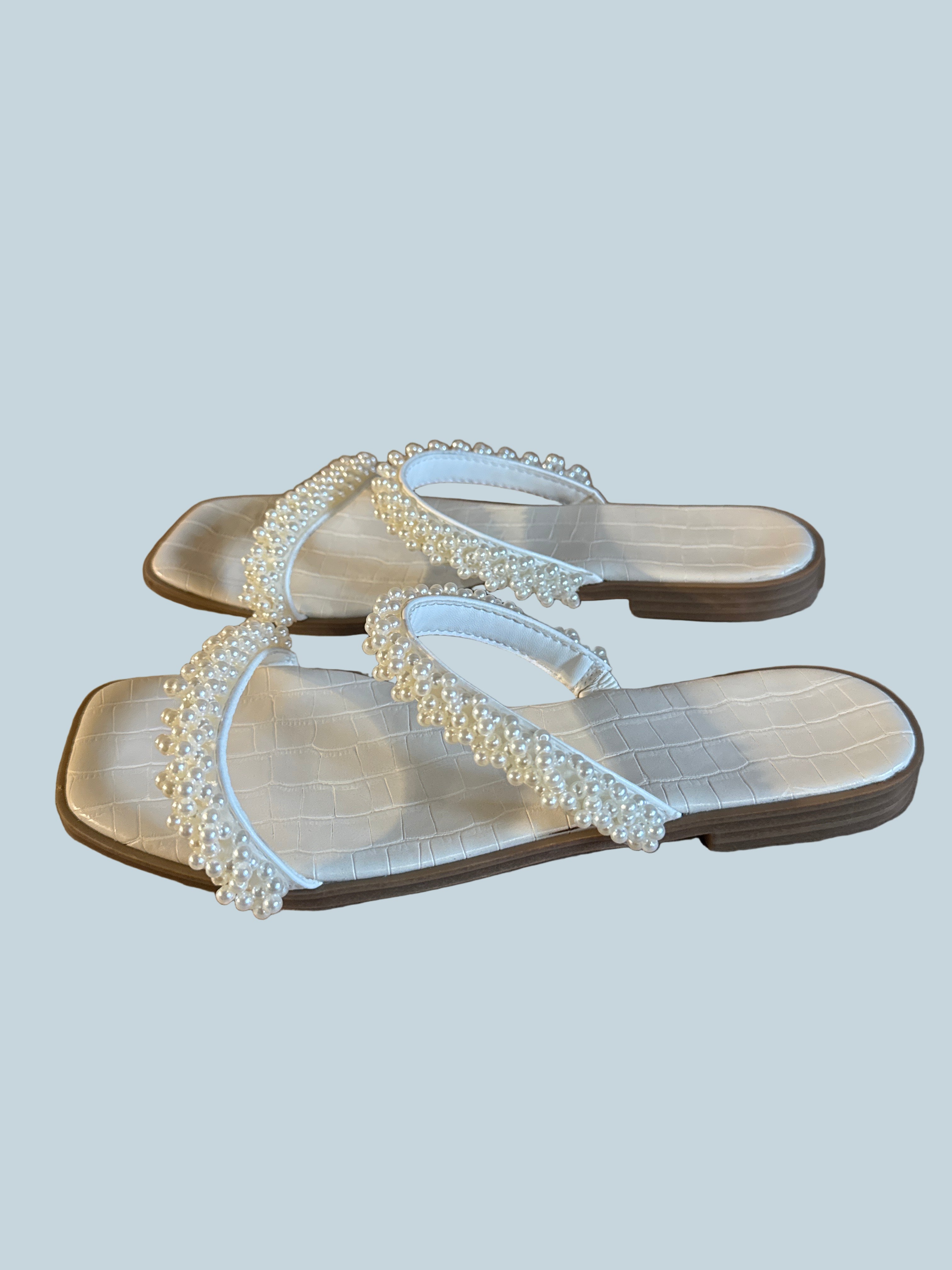 Women  braided Slide Shoe Sandals. Like New. Size 40