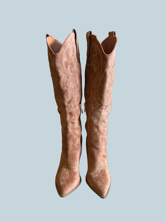 Women Cowboy Knee-high Boot. Like New. Size 7