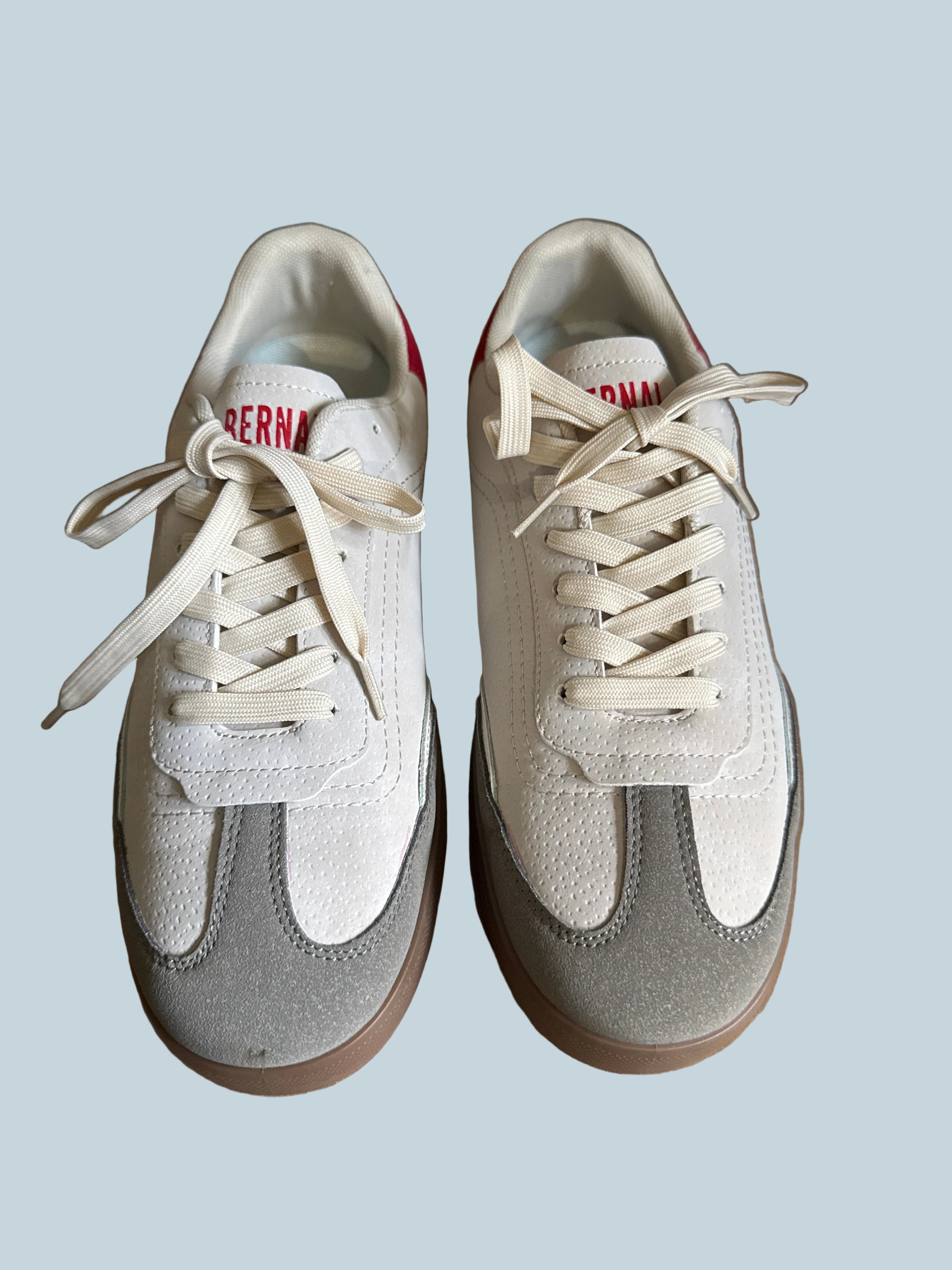 Bernal Men Casual Shoe Sneakers . Like New. Size 8