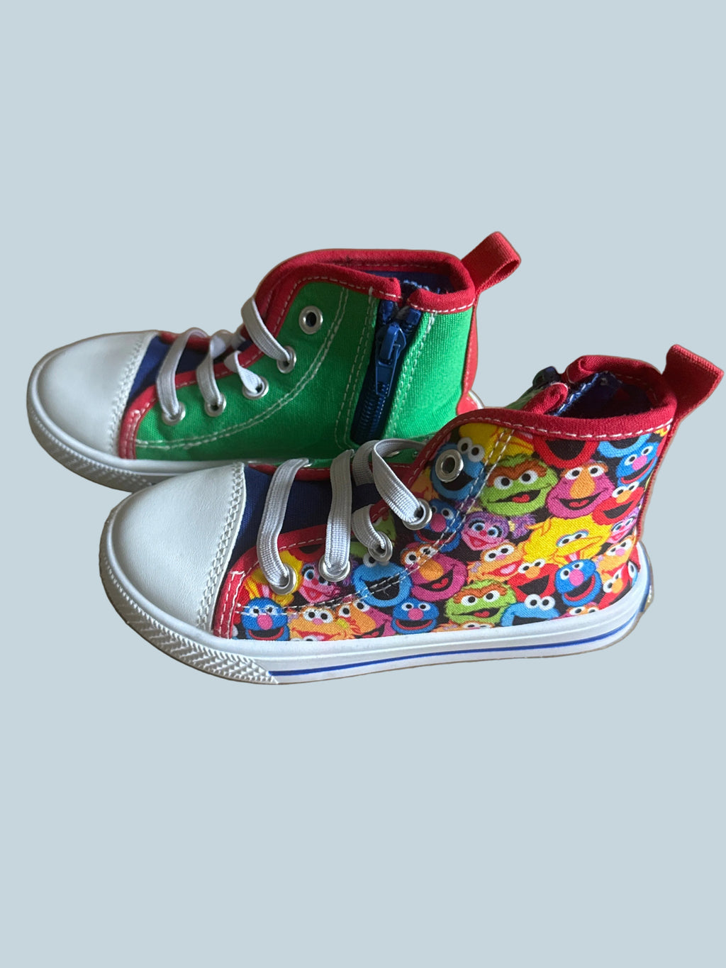 Sesame Street high-top Kids Boys Canvas Shoea. Secondhand. Toddler Size 8