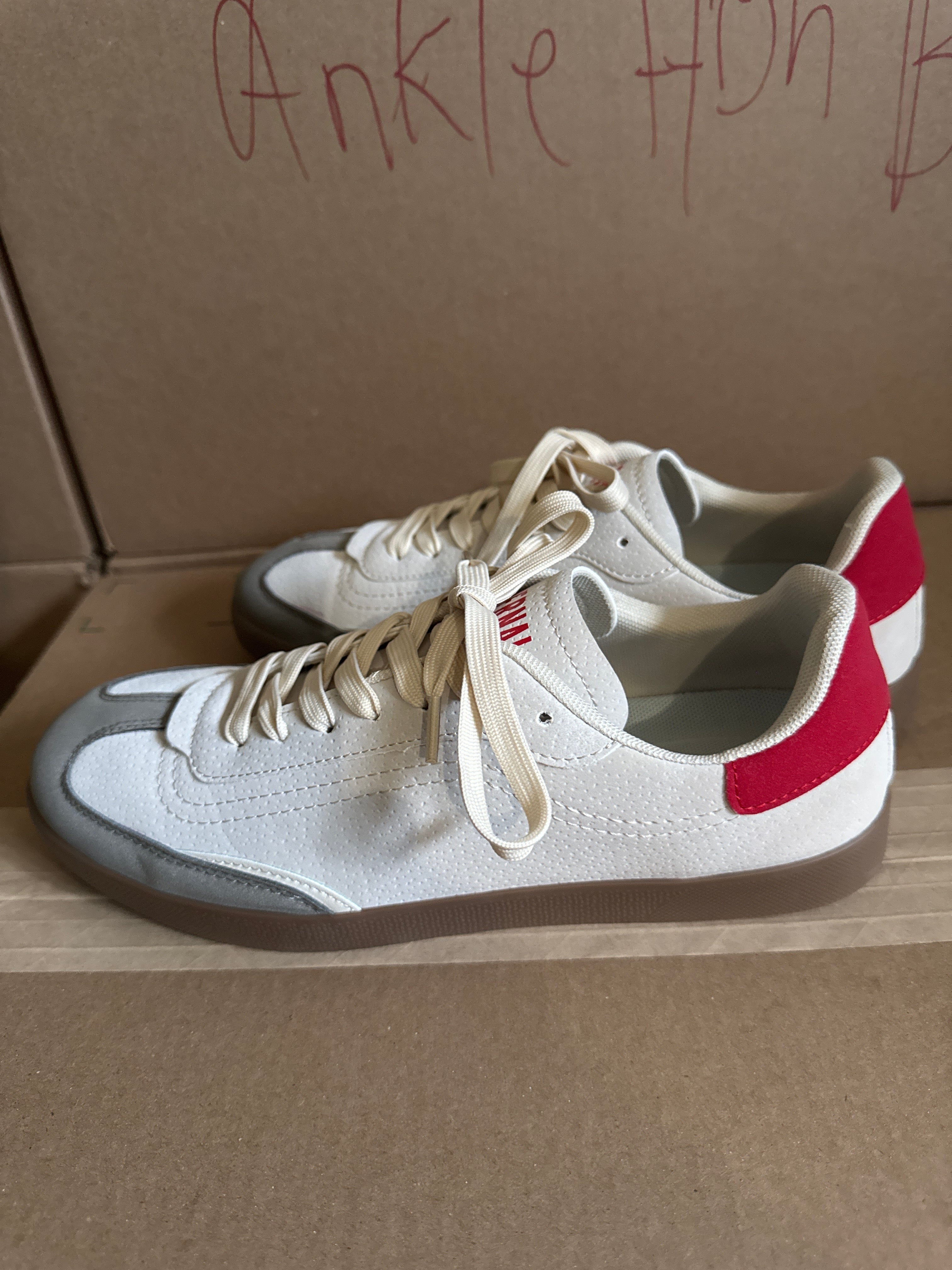 Bernal Men Casual Shoe Sneakers . Like New. Size 8